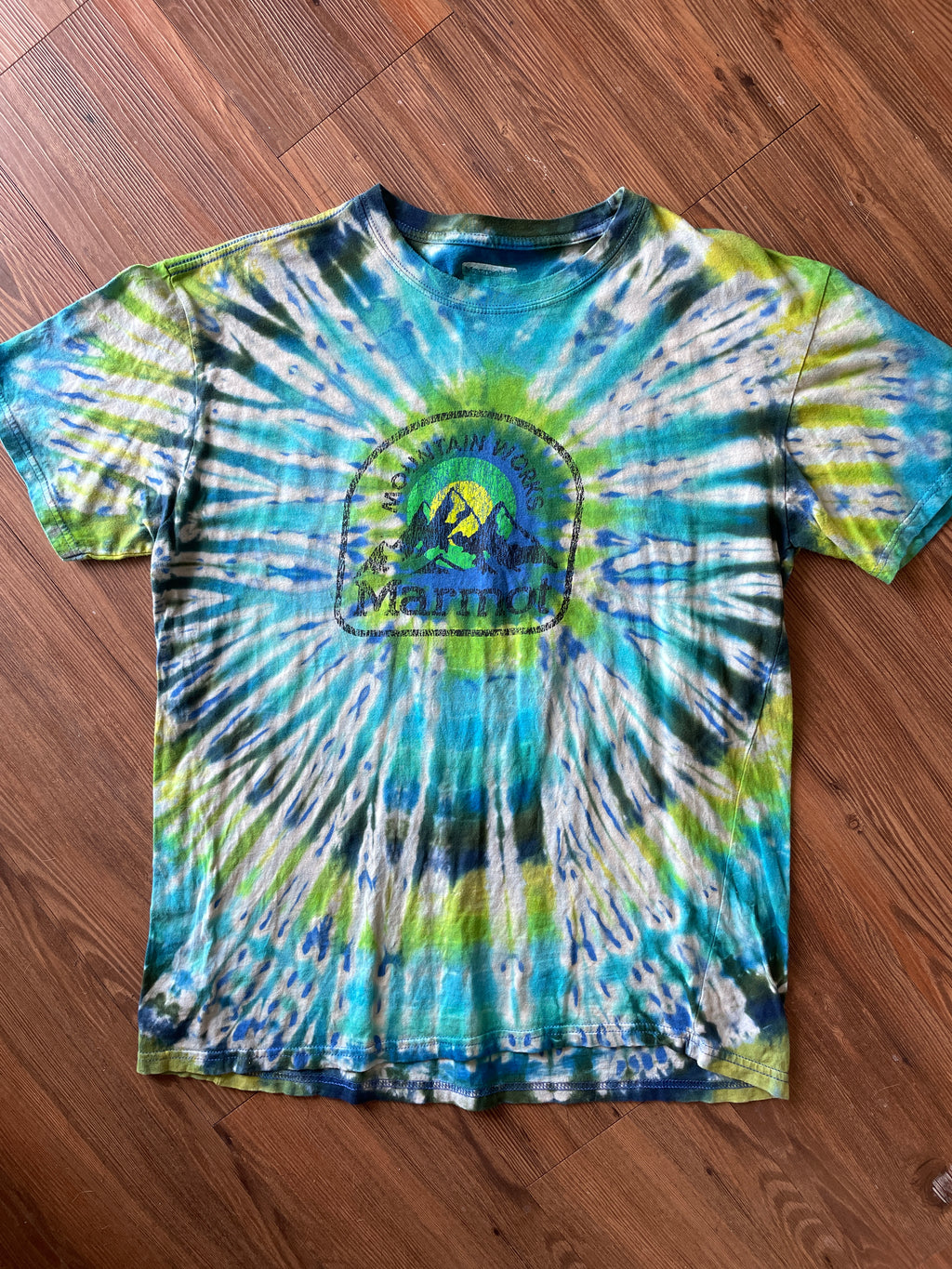 Large Men’s Marmot Mountain Works Handmade Tie Dye T-Shirt | Blue and Green Cool Pleated Bleach Dye Short Sleeve