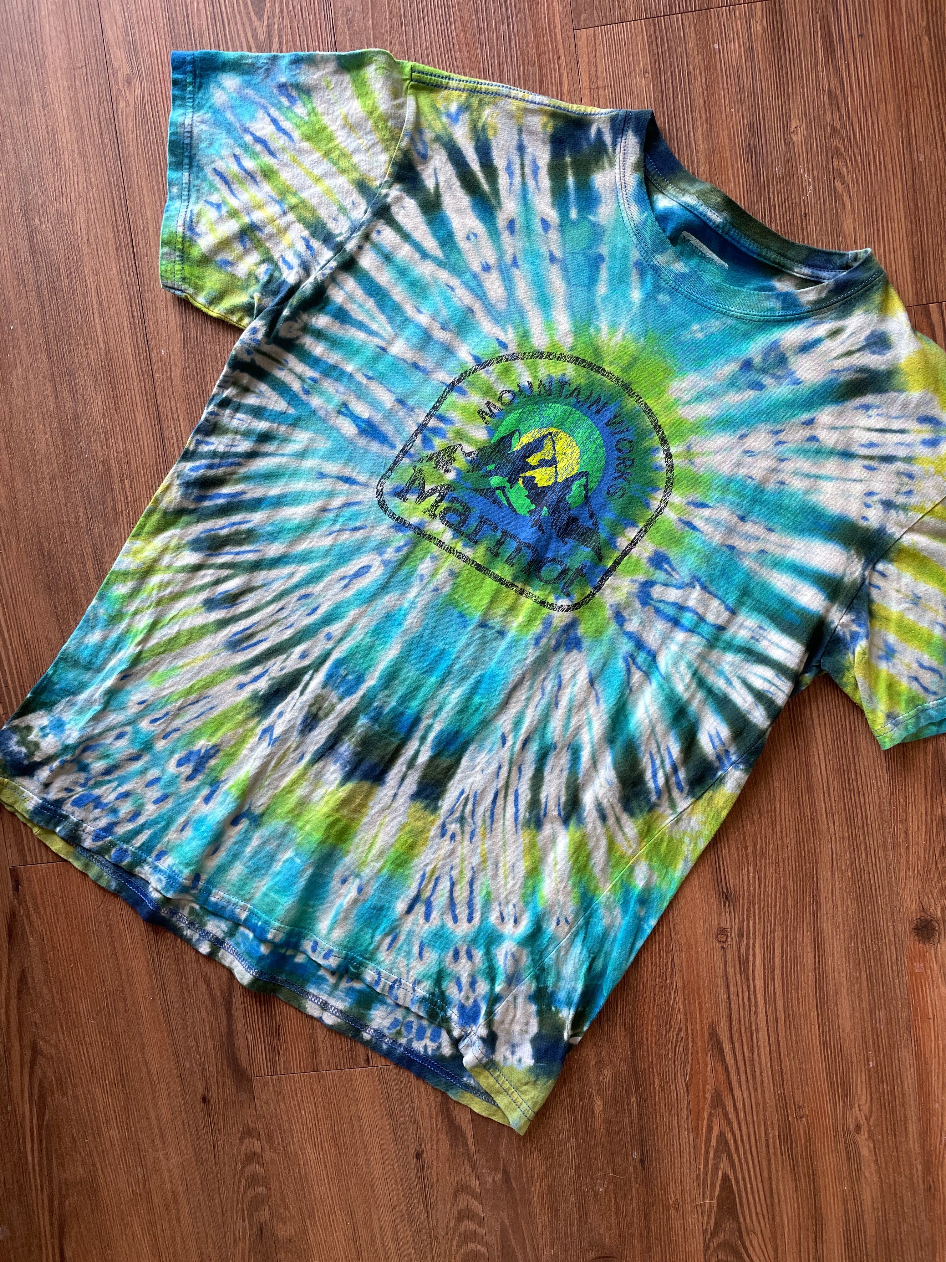 Large Men’s Marmot Mountain Works Handmade Tie Dye T-Shirt | Blue and Green Cool Pleated Bleach Dye Short Sleeve