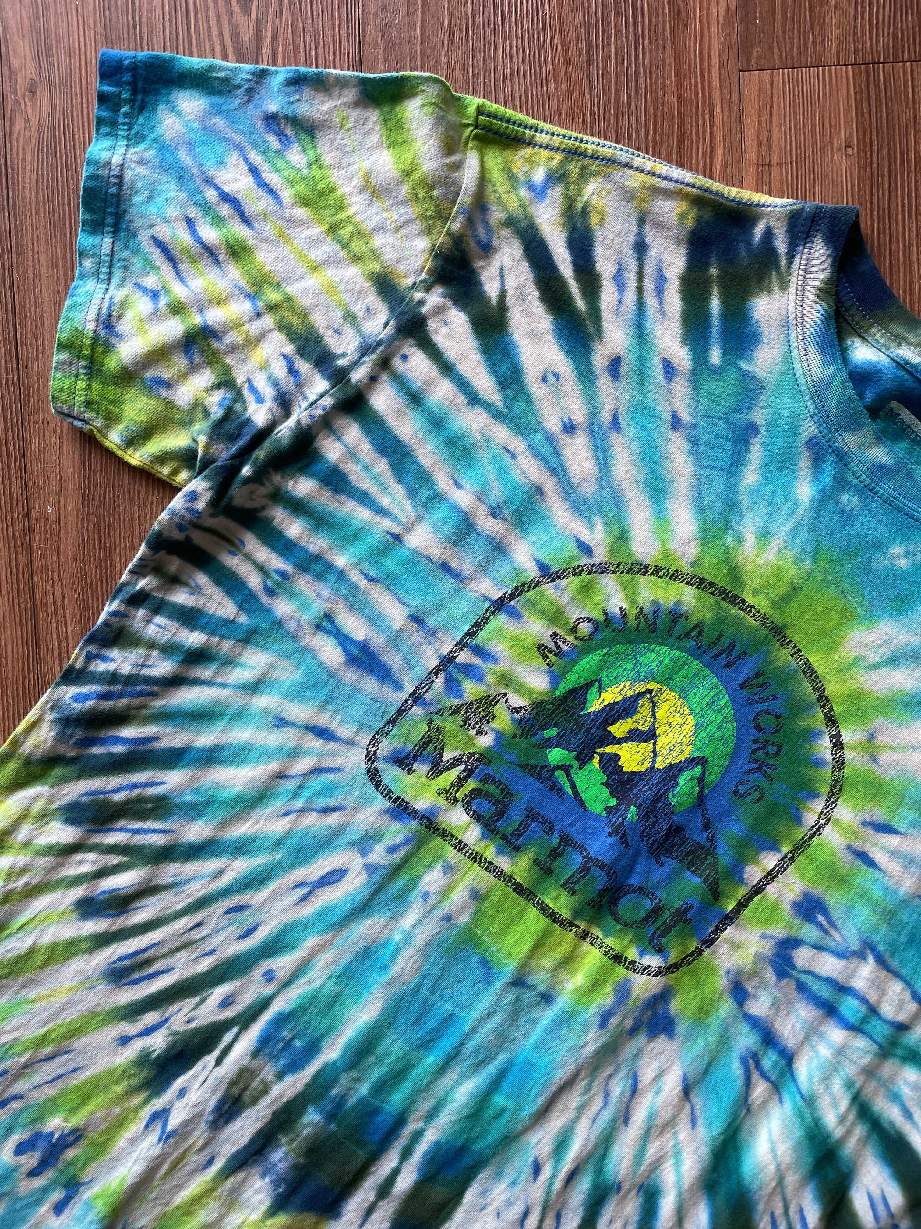 Large Men’s Marmot Mountain Works Handmade Tie Dye T-Shirt | Blue and Green Cool Pleated Bleach Dye Short Sleeve