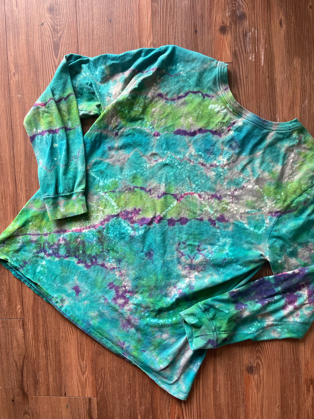 XL Men’s Nike Swoosh Handmade Geode Tie Dye T-Shirt | Green, Teal, and Purple Long Sleeve Tee