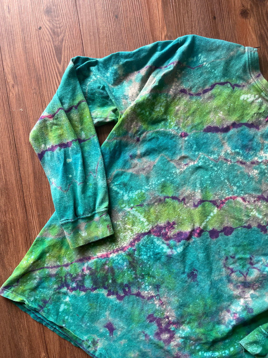 XL Men’s Nike Swoosh Handmade Geode Tie Dye T-Shirt | Green, Teal, and Purple Long Sleeve Tee