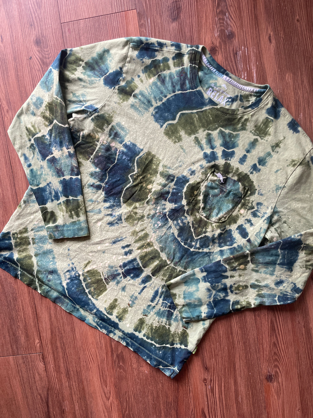 LARGE Men’s Green Tommy Bahama Handmade Geode Tie Dye T-Shirt | Green and Blue Long Sleeve Pocket Tee