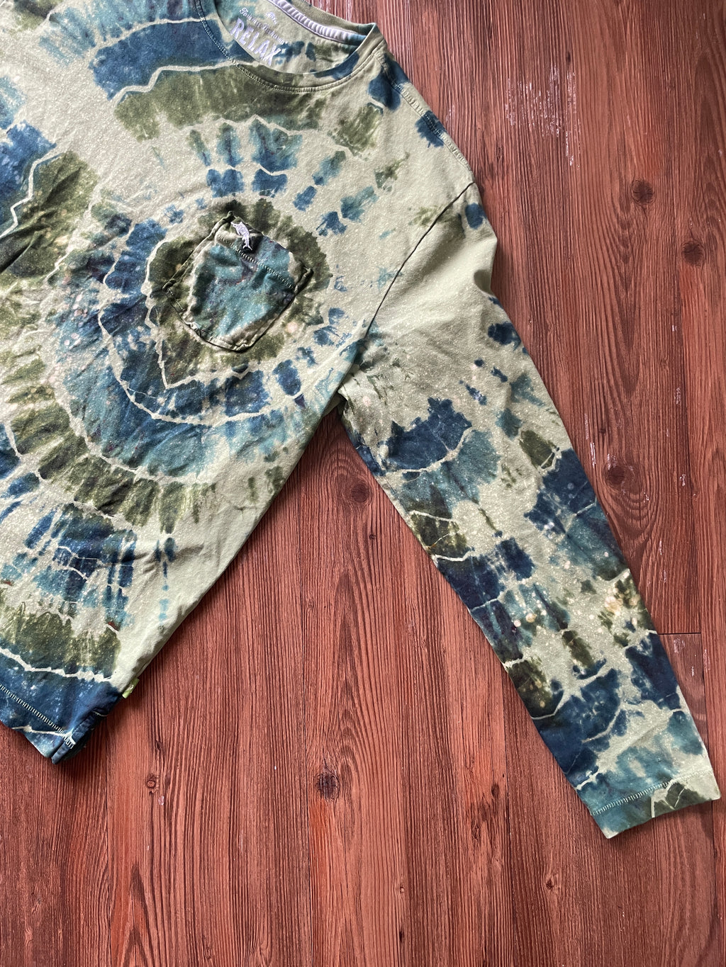 LARGE Men’s Green Tommy Bahama Handmade Geode Tie Dye T-Shirt | Green and Blue Long Sleeve Pocket Tee