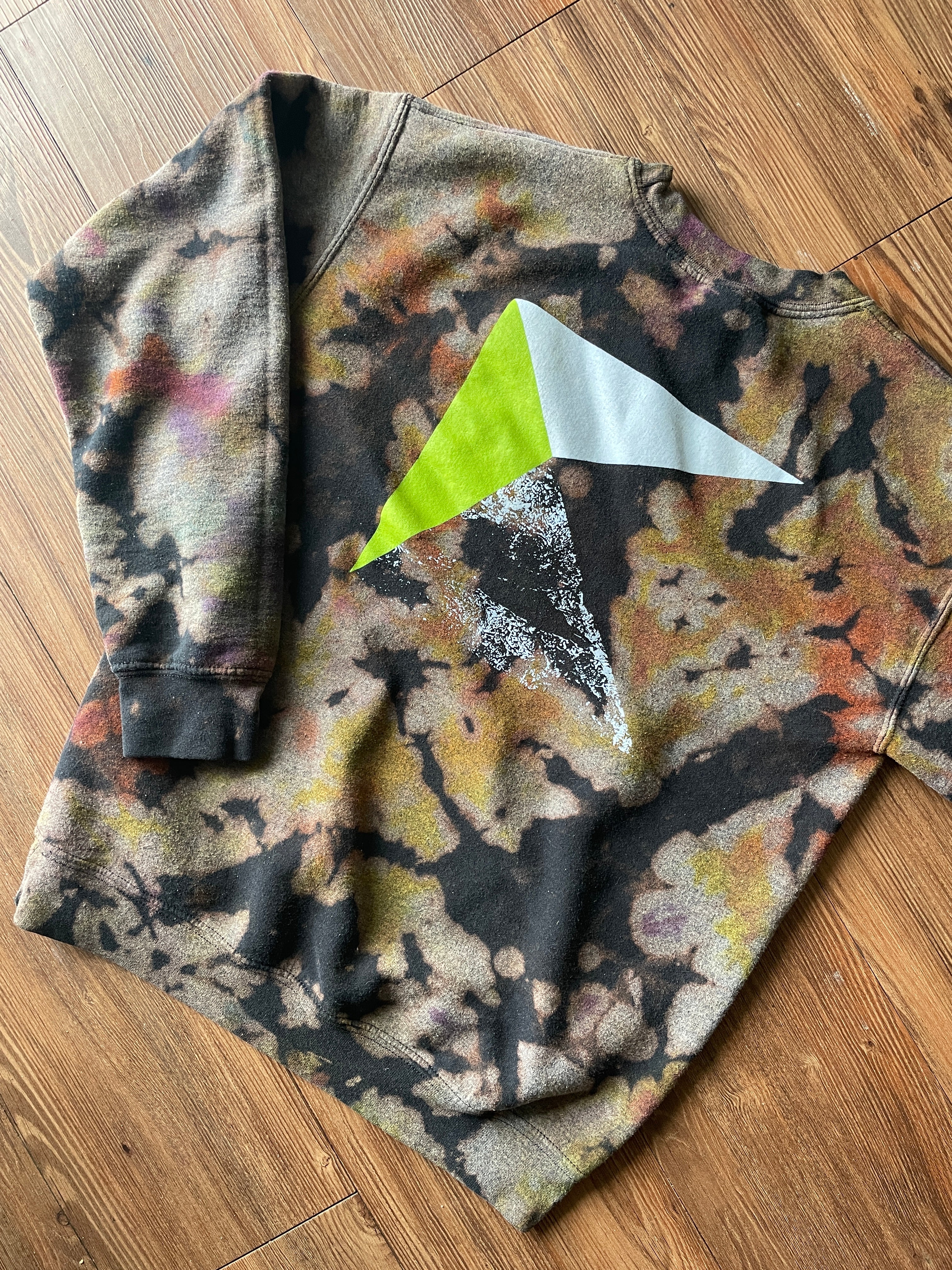 Small Men’s Kaya Climbing Handmade Reverse Tie Dye Sweatshirt | Black and Orange Crumpled Tie Dye Short Sleeve