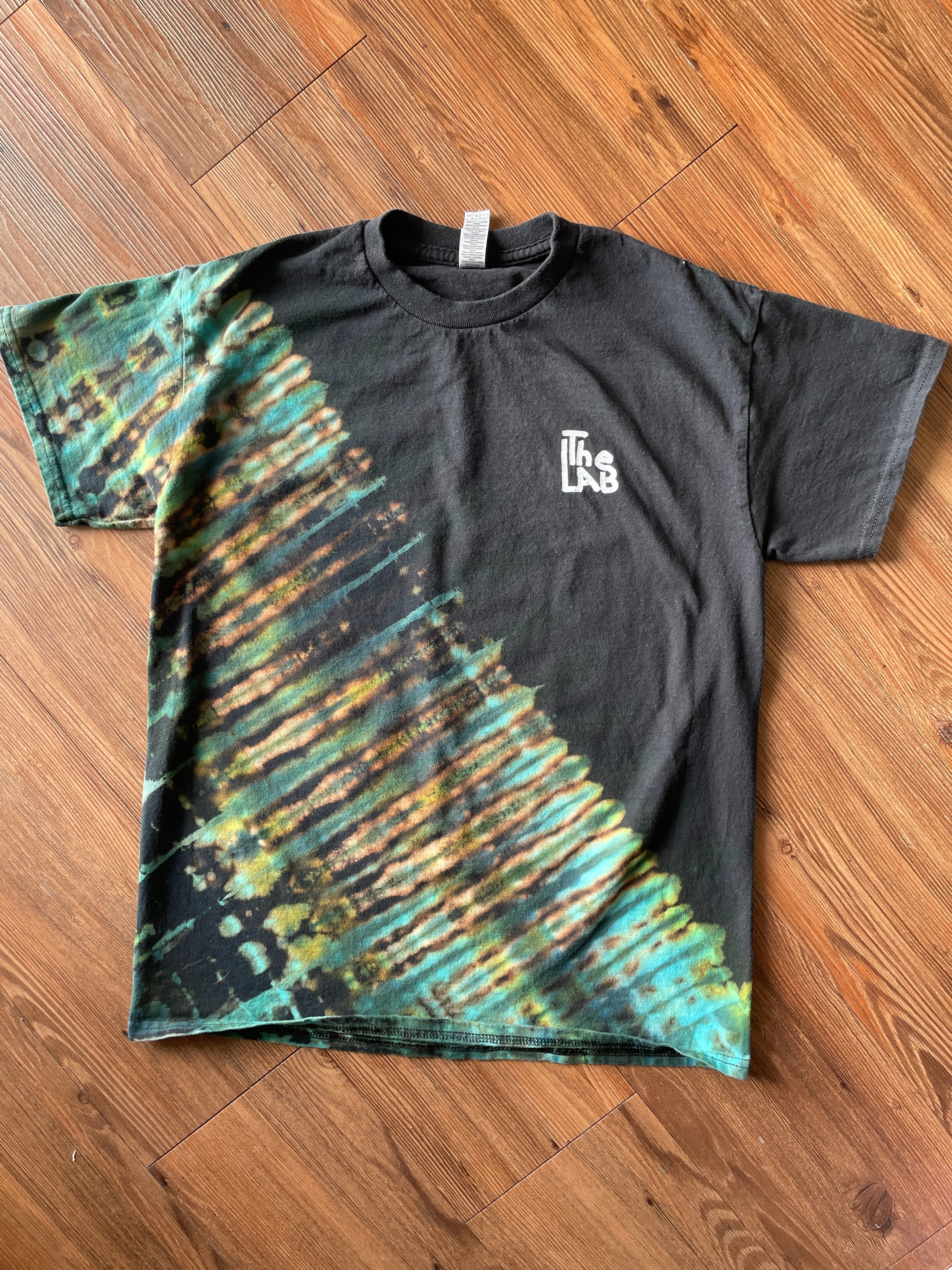 Medium Men’s The Lab Project Handmade Reverse Tie Dye T-Shirt | Black and Blue Pleated Tie Dye Short Sleeve