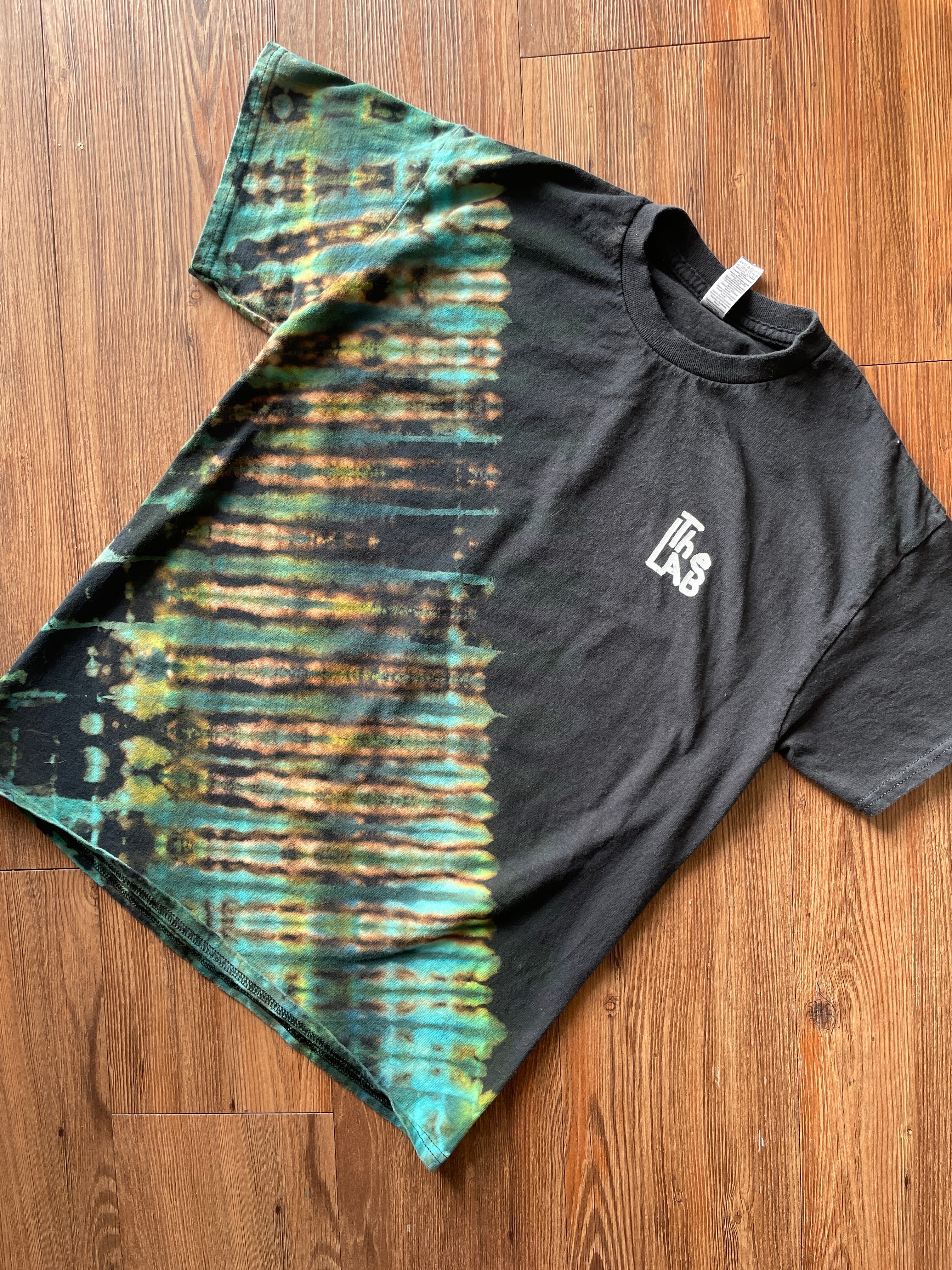 Medium Men’s The Lab Project Handmade Reverse Tie Dye T-Shirt | Black and Blue Pleated Tie Dye Short Sleeve