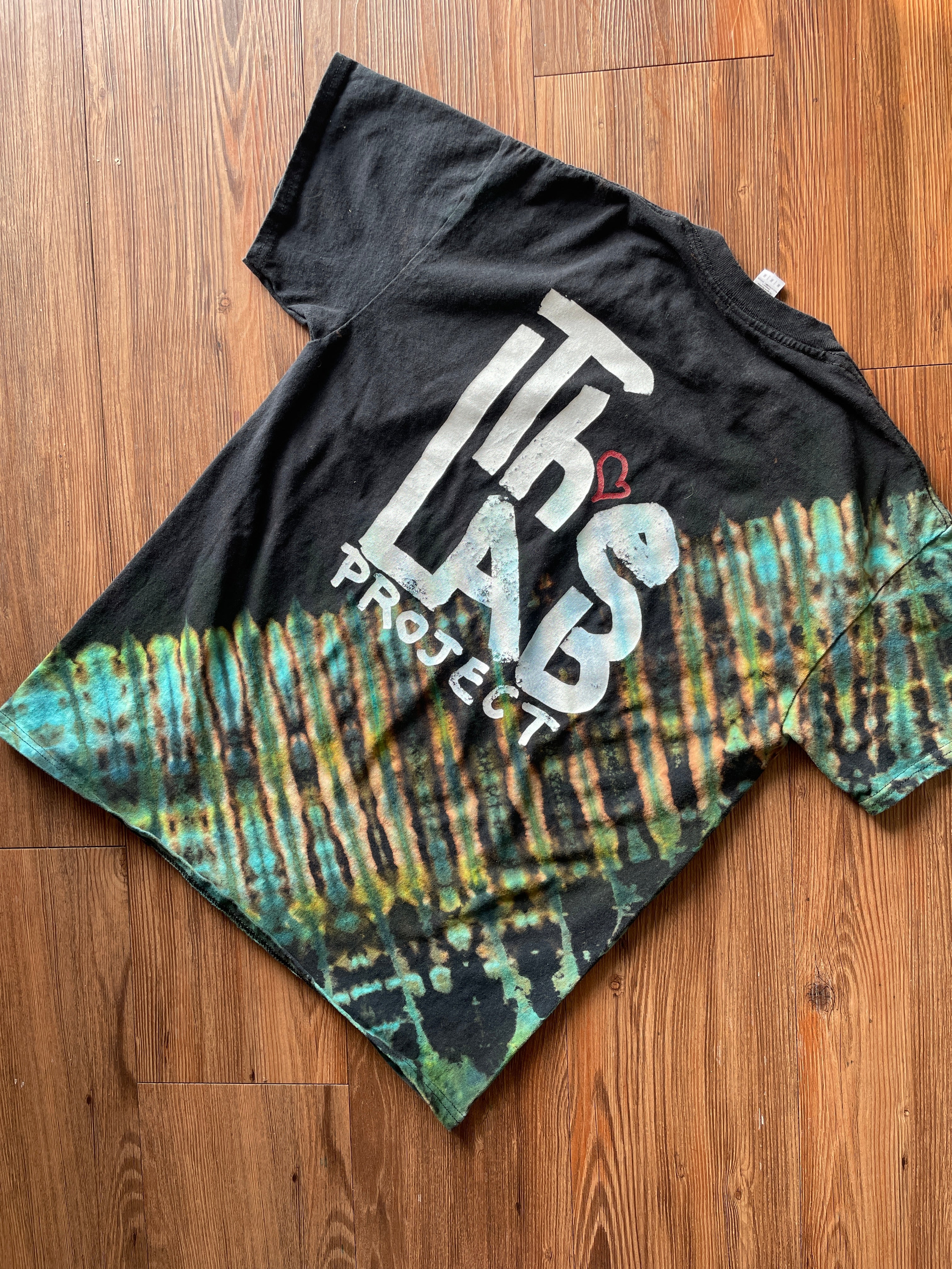 Medium Men’s The Lab Project Handmade Reverse Tie Dye T-Shirt | Black and Blue Pleated Tie Dye Short Sleeve