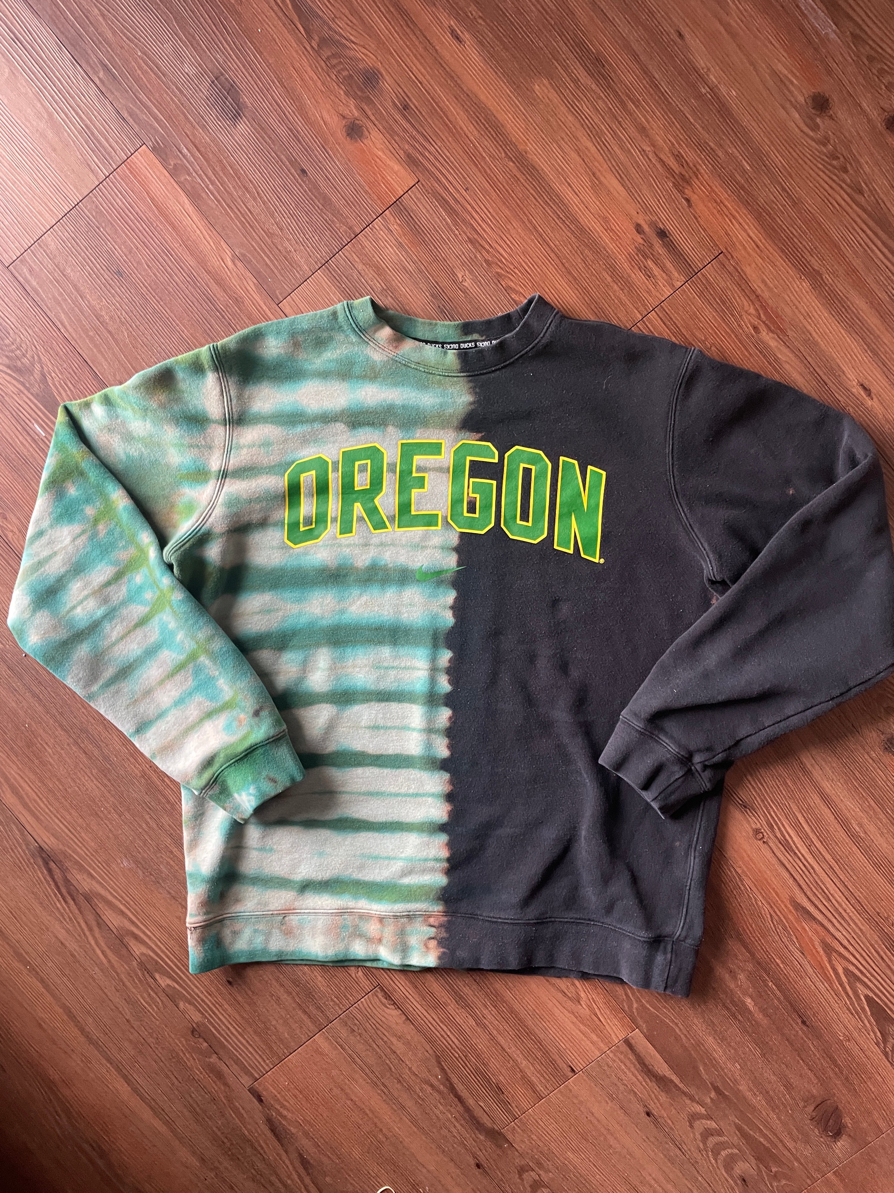 LARGE Men’s Nike Oregon Handmade Tie Dye Crewneck Sweatshirt | One-Of-a-Kind Black and Green Pleated Bleach Dye Long Sleeve