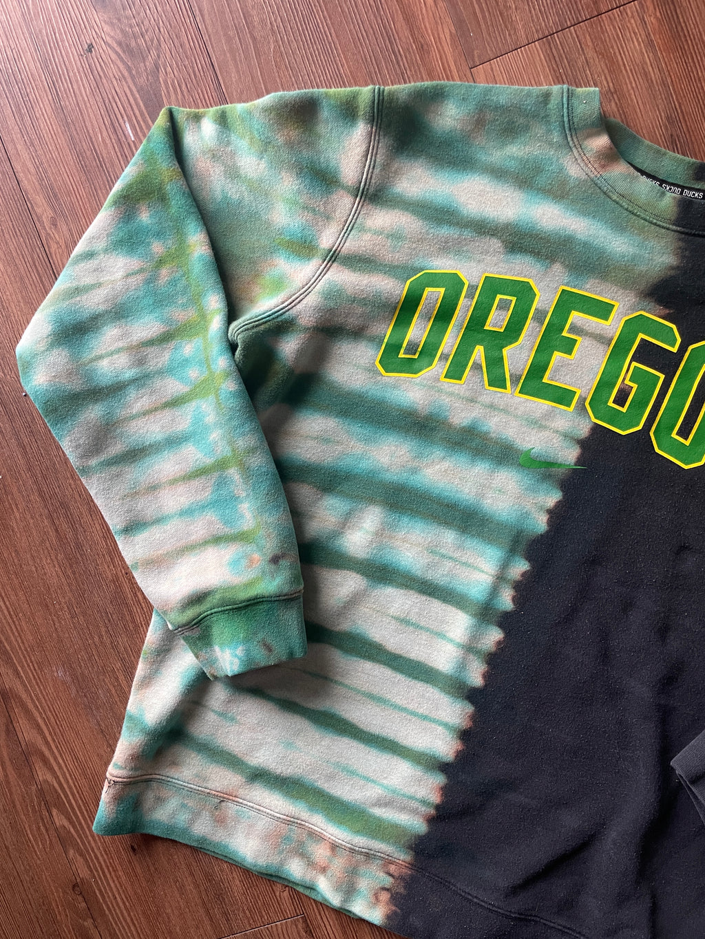 LARGE Men’s Nike Oregon Handmade Tie Dye Crewneck Sweatshirt | One-Of-a-Kind Black and Green Pleated Bleach Dye Long Sleeve