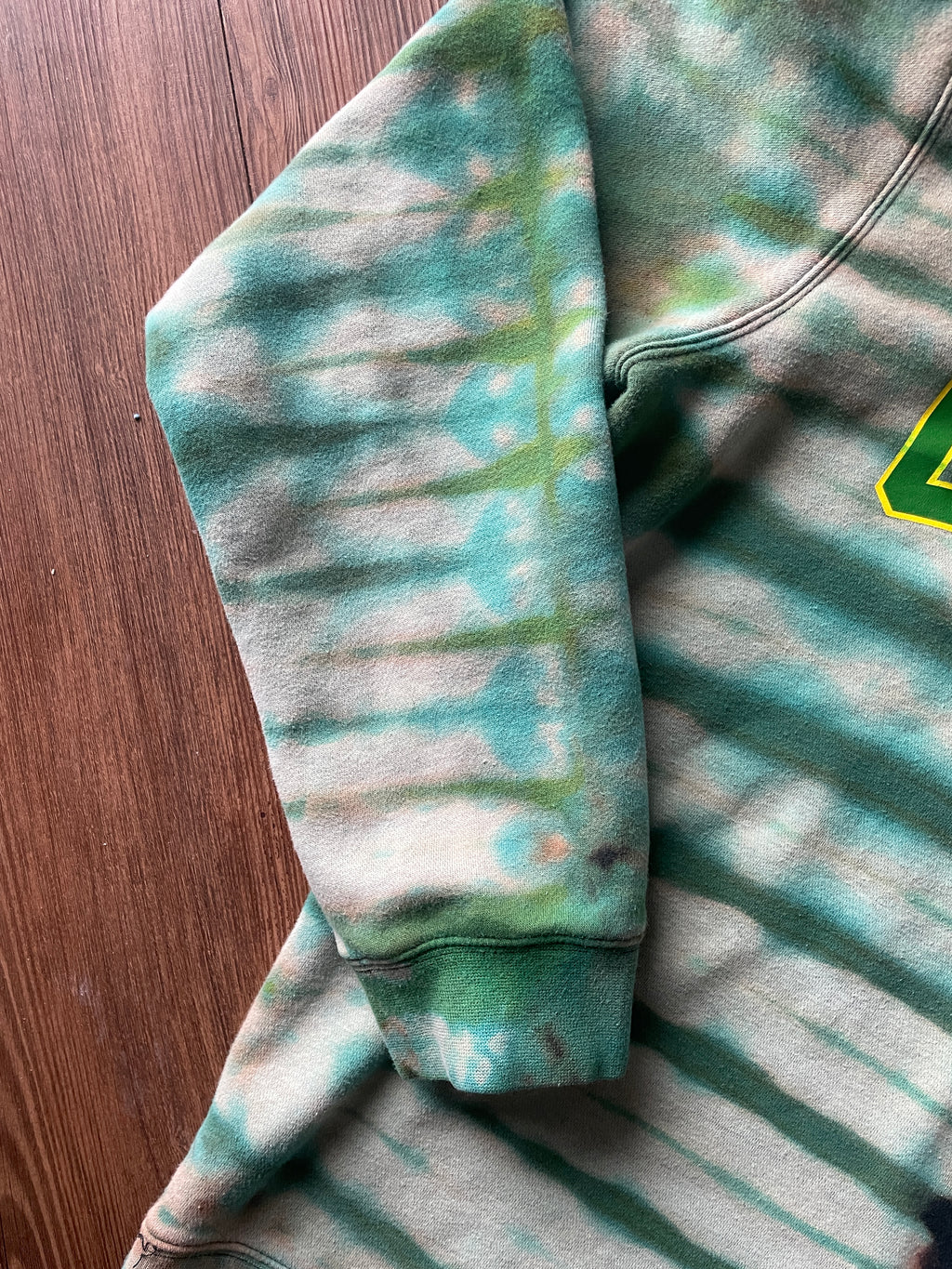 LARGE Men’s Nike Oregon Handmade Tie Dye Crewneck Sweatshirt | One-Of-a-Kind Black and Green Pleated Bleach Dye Long Sleeve