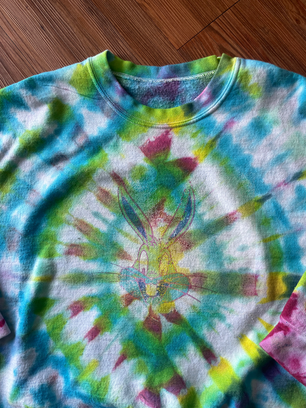 MEDIUM Men’s Bugs Bunny Looney Tunes Handmade Tie Dye Sweatshirt | One-Of-a-Kind Multicolor LongSleeve