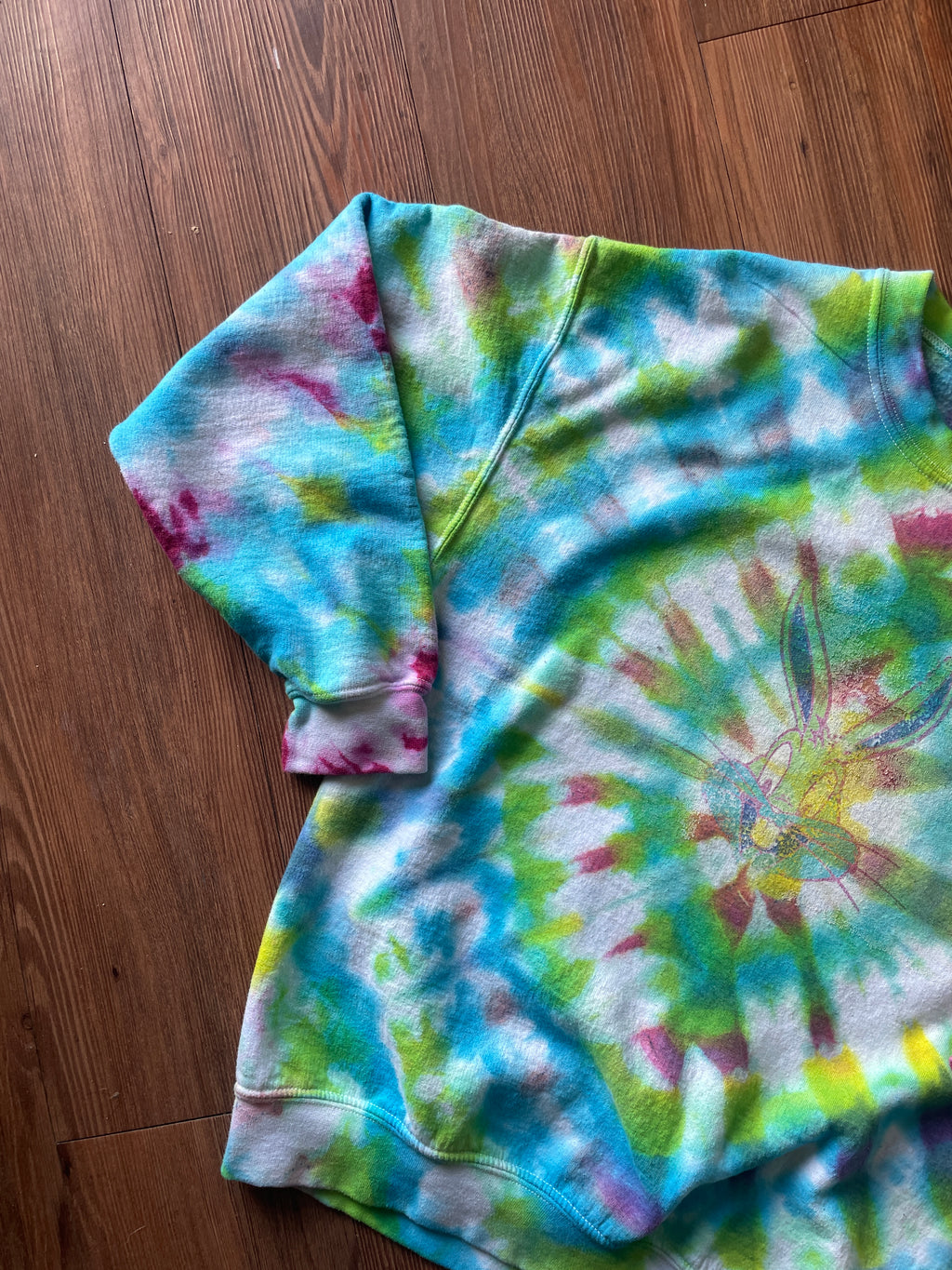 MEDIUM Men’s Bugs Bunny Looney Tunes Handmade Tie Dye Sweatshirt | One-Of-a-Kind Multicolor LongSleeve