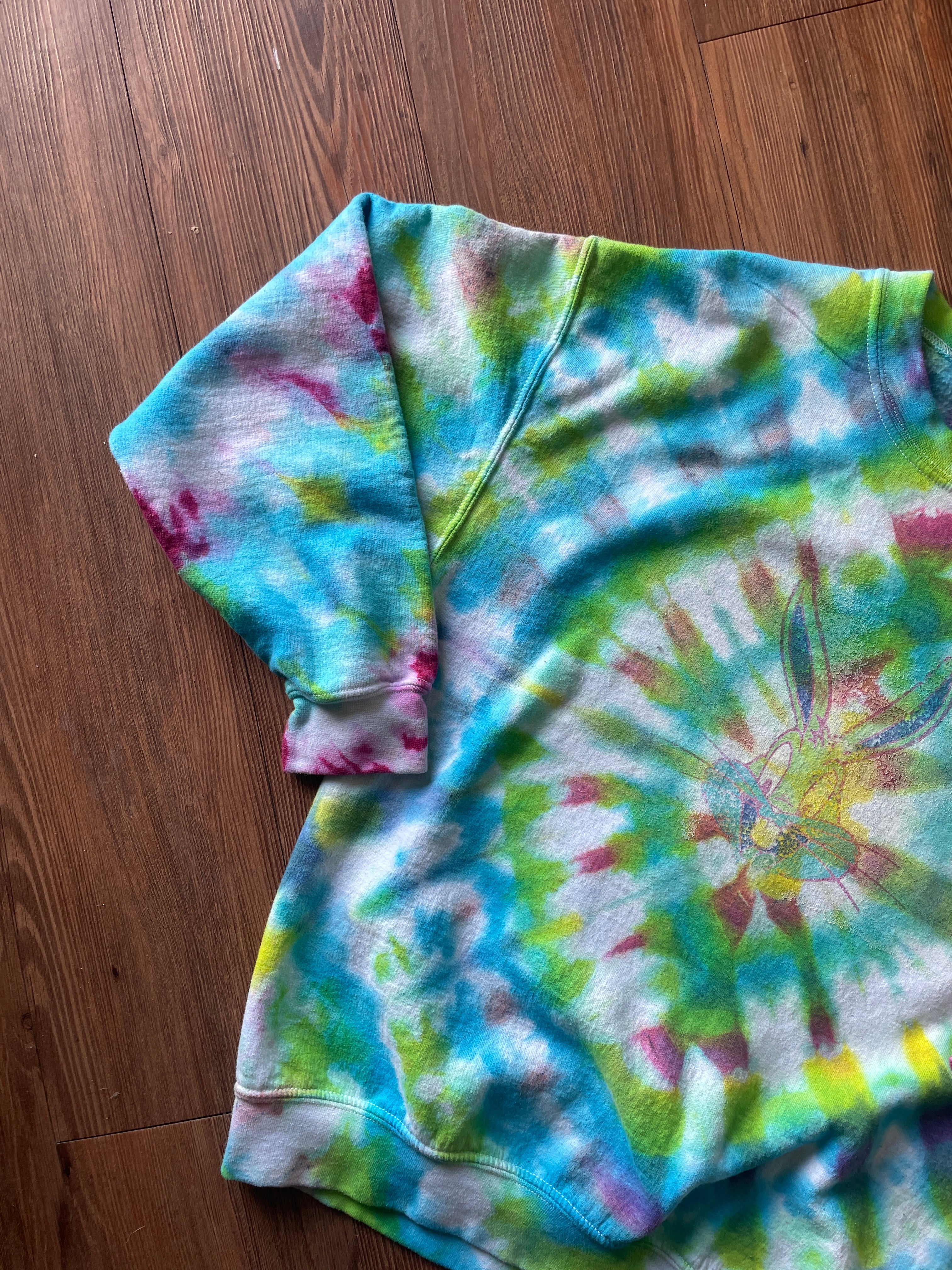 MEDIUM Men’s Bugs Bunny Looney Tunes Handmade Tie Dye Sweatshirt | One-Of-a-Kind Multicolor LongSleeve