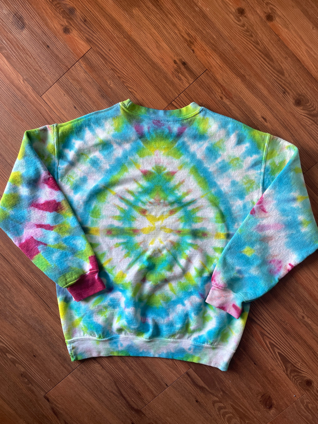 MEDIUM Men’s Bugs Bunny Looney Tunes Handmade Tie Dye Sweatshirt | One-Of-a-Kind Multicolor LongSleeve