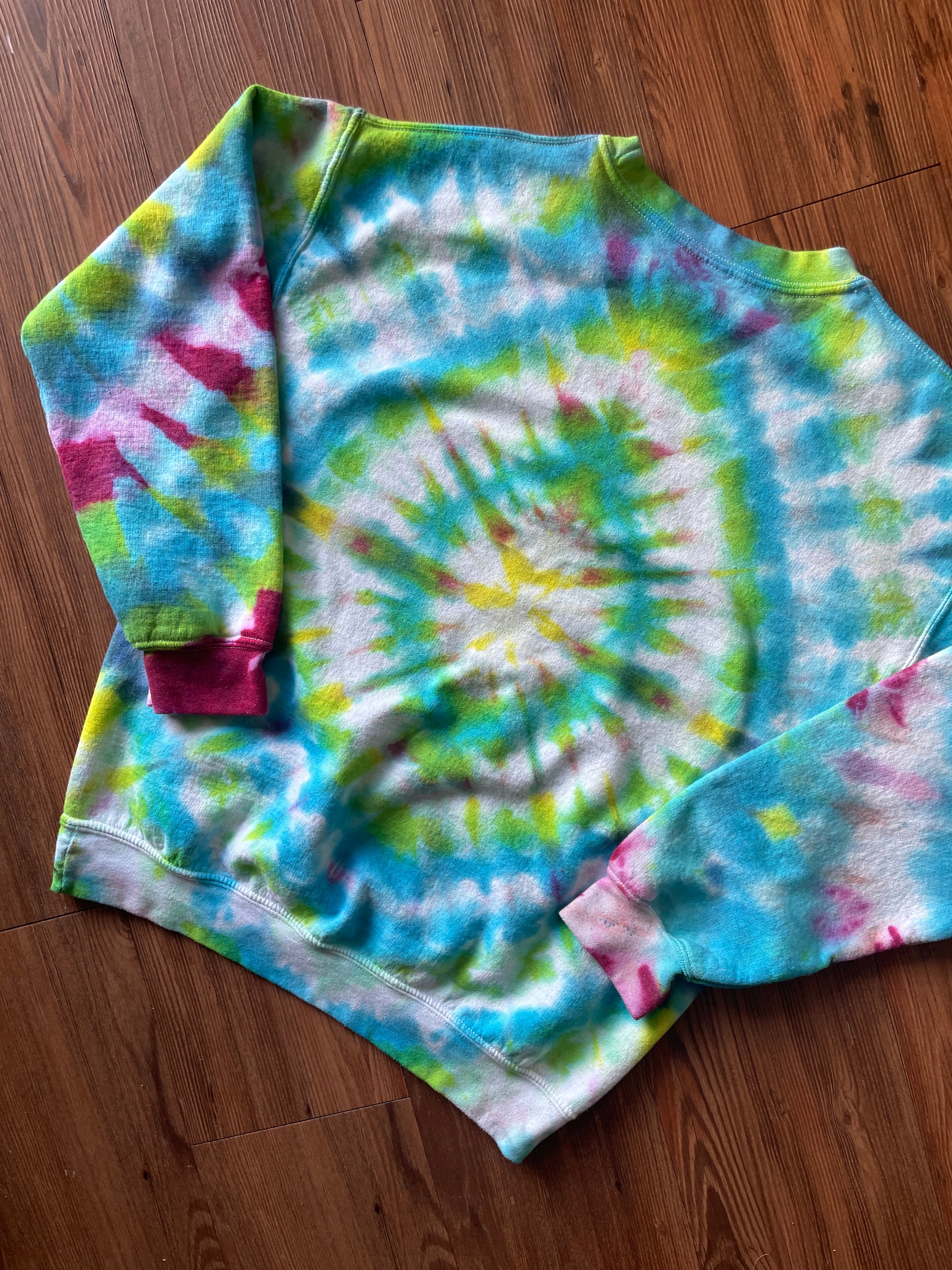 MEDIUM Men’s Bugs Bunny Looney Tunes Handmade Tie Dye Sweatshirt | One-Of-a-Kind Multicolor LongSleeve