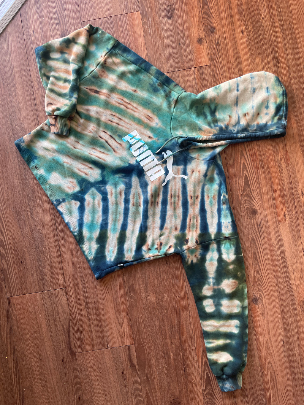 MEDIUM Women’s Puma Handmade Tie Dye Cropped Hoodie | One-Of-a-Kind Black and Blue Long Sleeve Sweatshirt