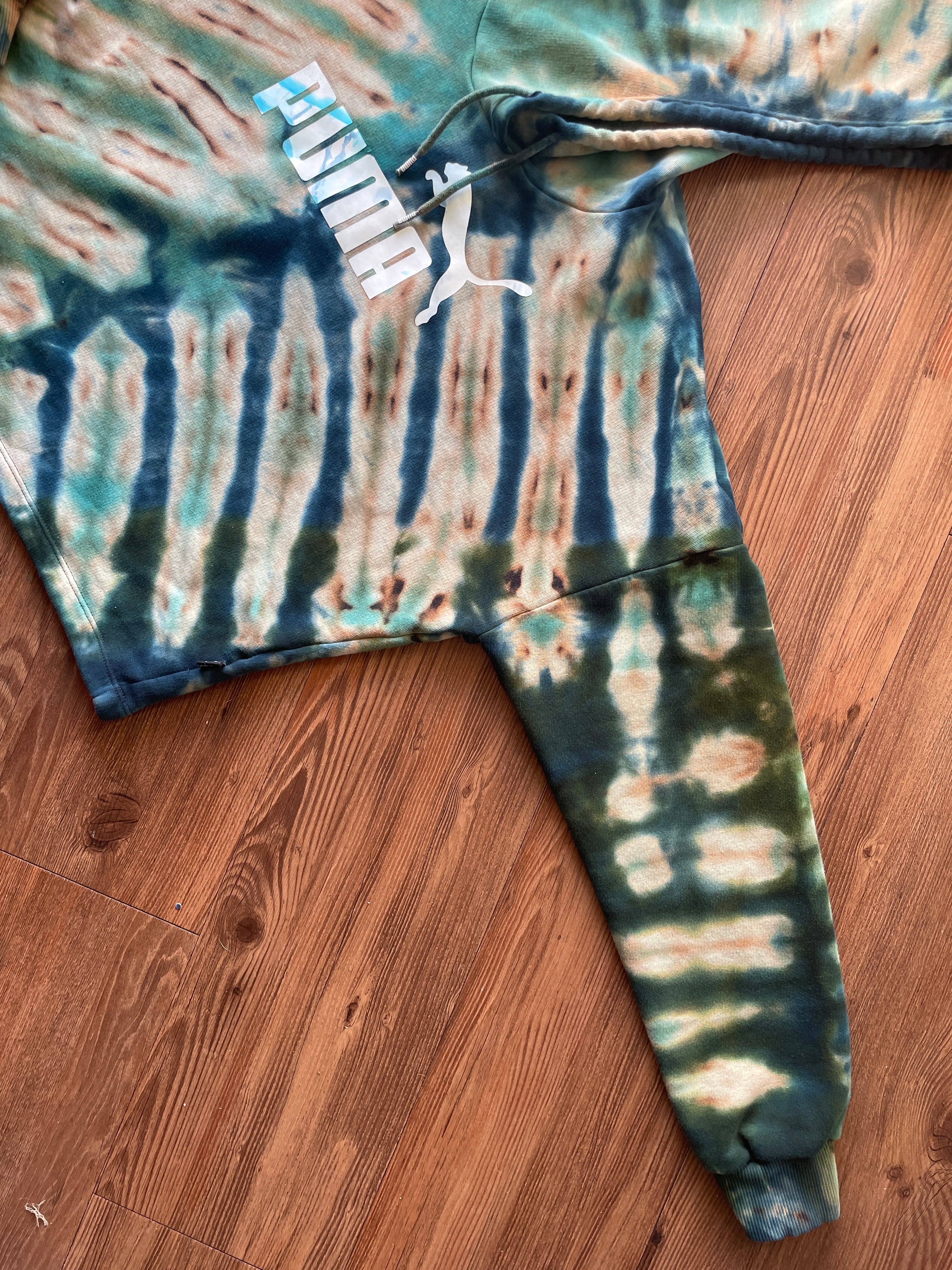 MEDIUM Women’s Puma Handmade Tie Dye Cropped Hoodie | One-Of-a-Kind Black and Blue Long Sleeve Sweatshirt