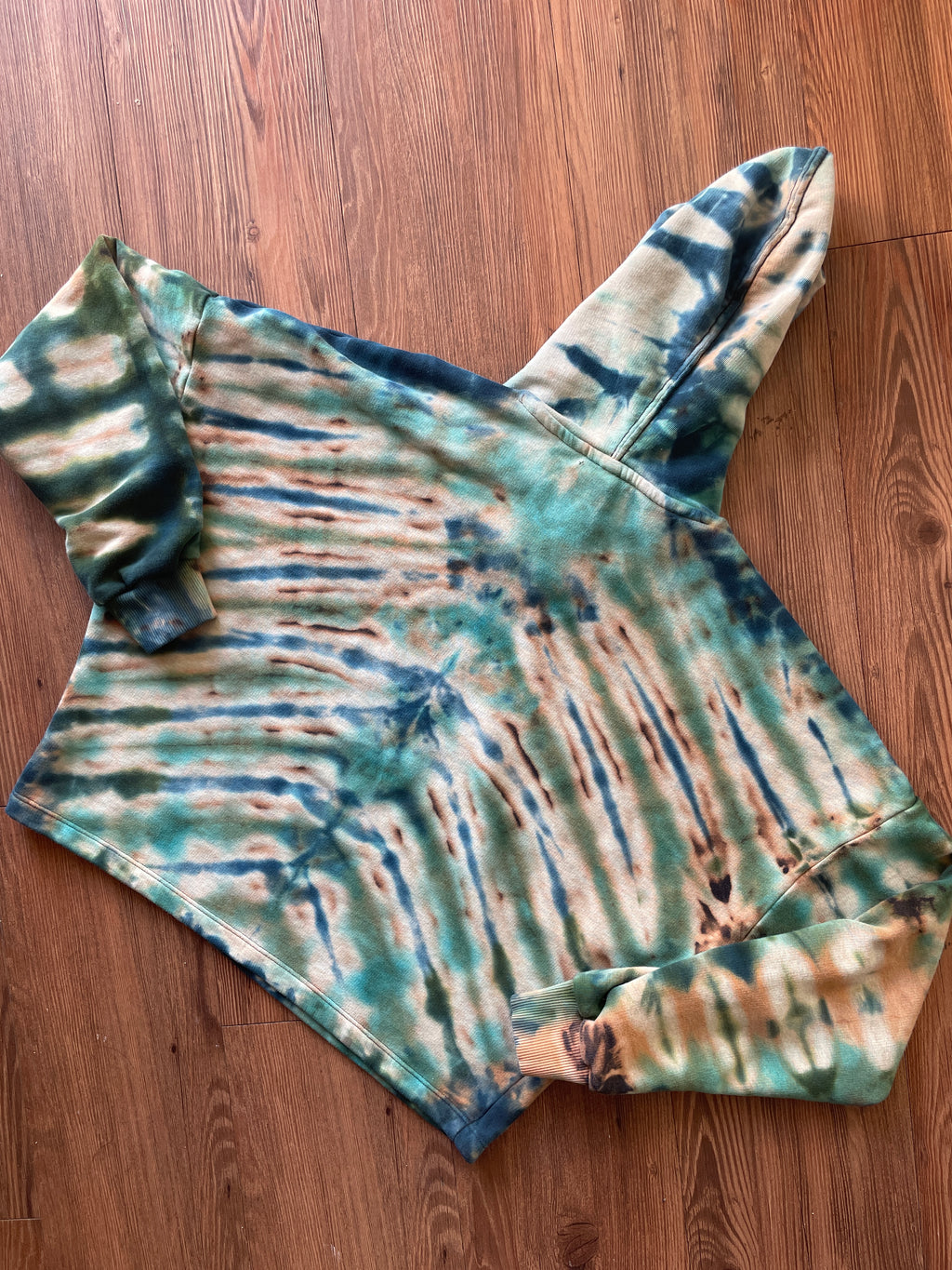 MEDIUM Women’s Puma Handmade Tie Dye Cropped Hoodie | One-Of-a-Kind Black and Blue Long Sleeve Sweatshirt