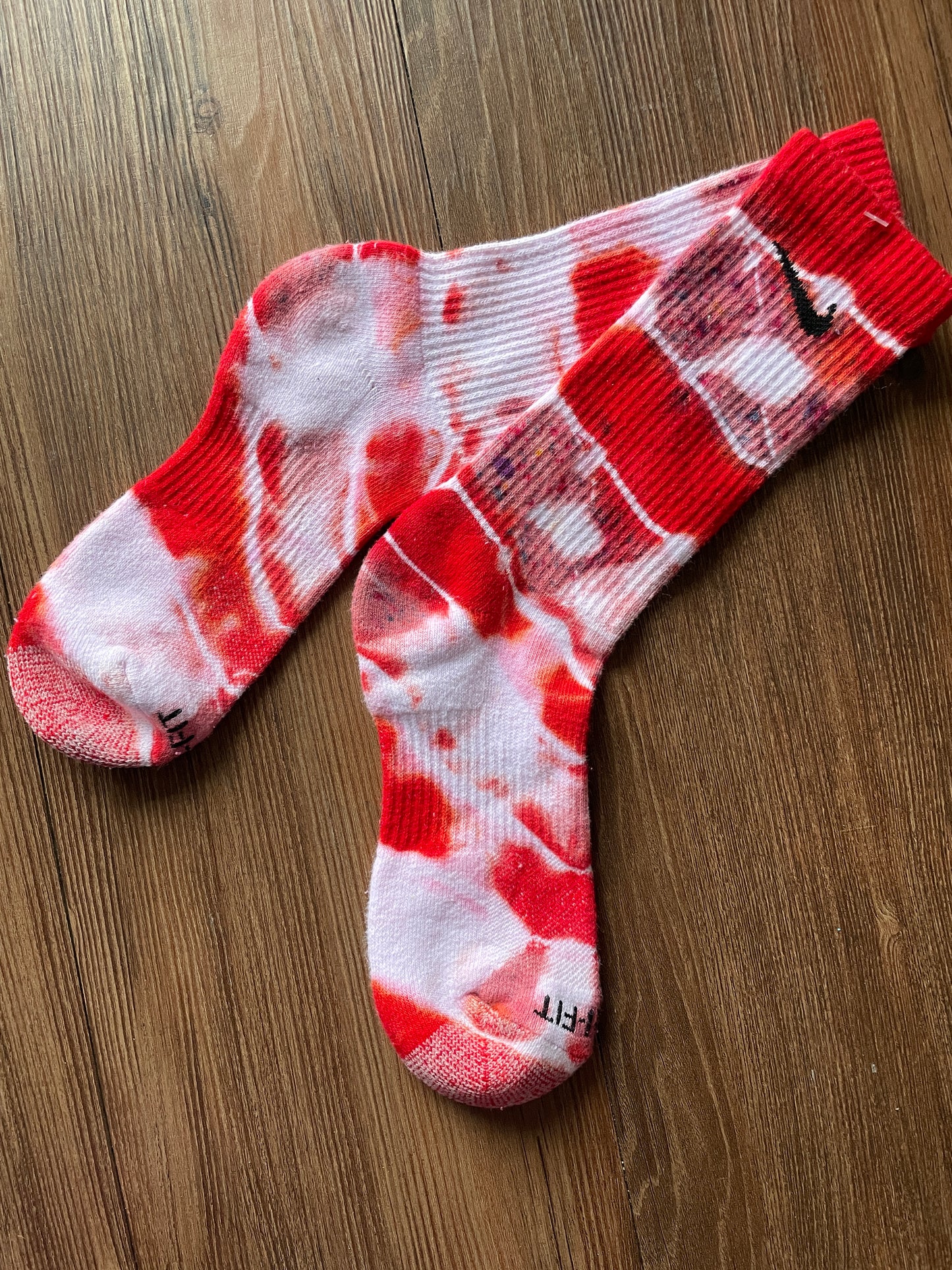 Red and Pink Tie Dye Nike Dri-FIT Everyday Plus Training Socks - Size Medium (Men's 6-8/Women's 7-10)