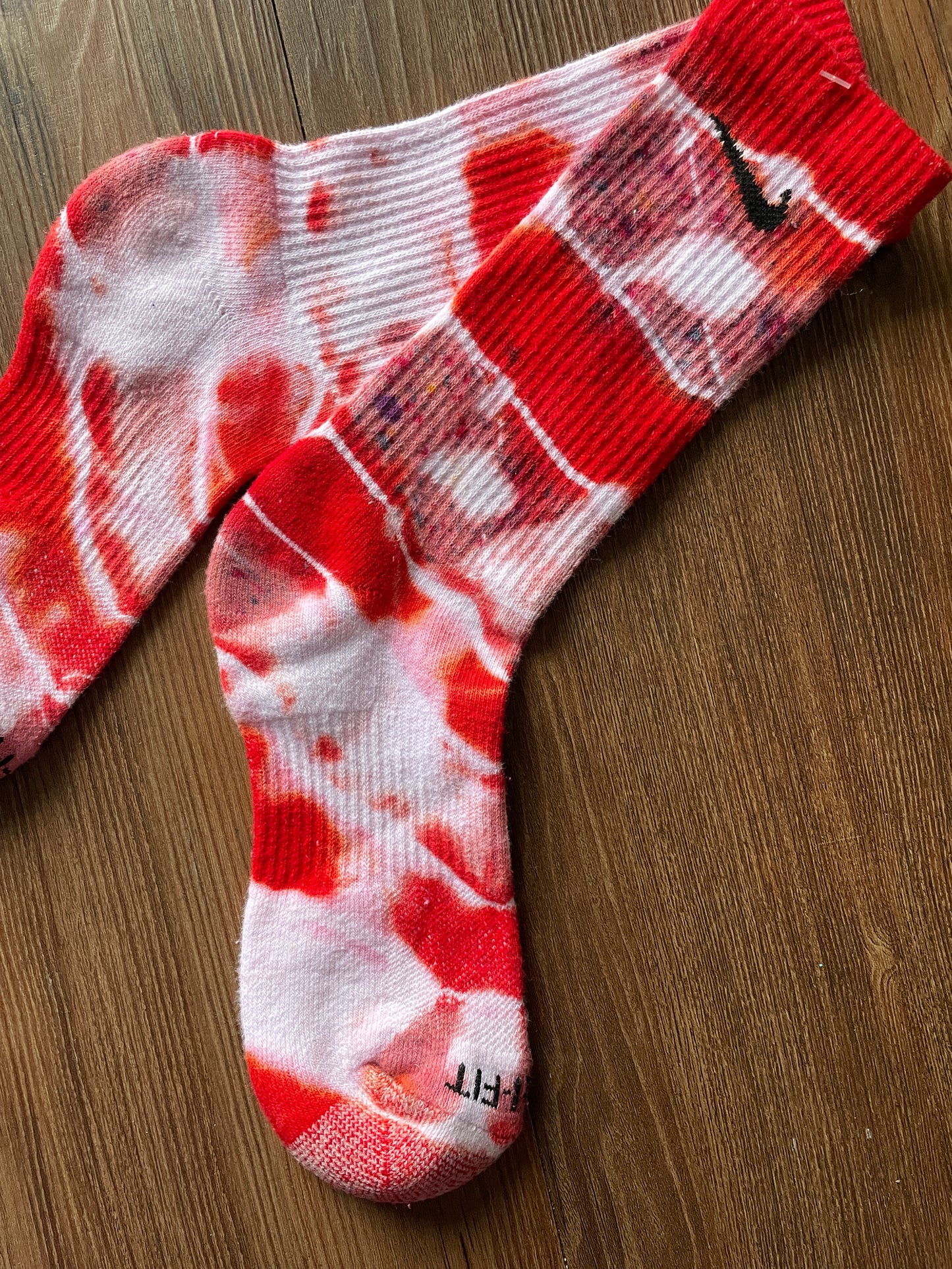 Red and Pink Tie Dye Nike Dri-FIT Everyday Plus Training Socks - Size Medium (Men's 6-8/Women's 7-10)