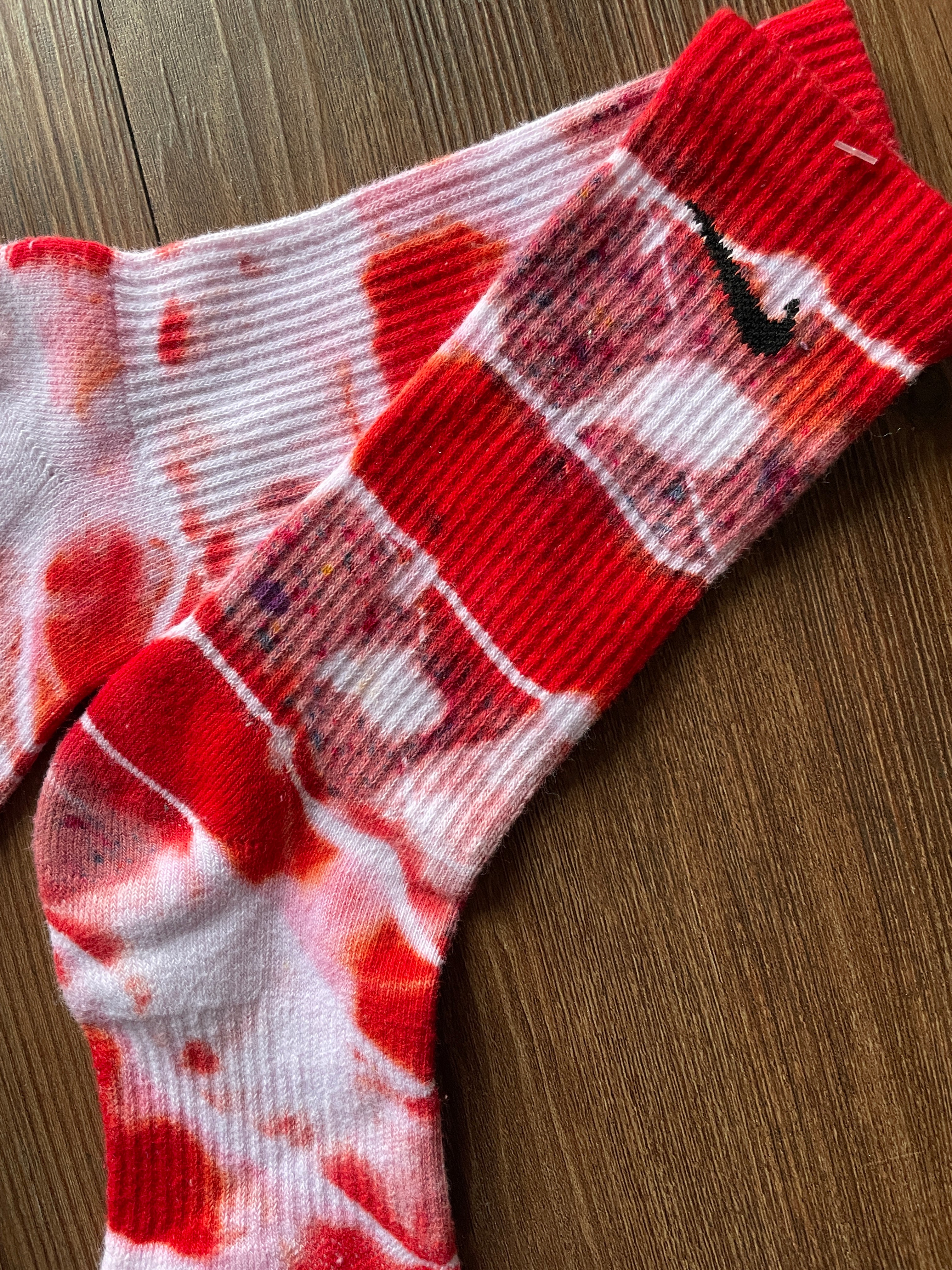 Red and Pink Tie Dye Nike Dri-FIT Everyday Plus Training Socks - Size Medium (Men's 6-8/Women's 7-10)