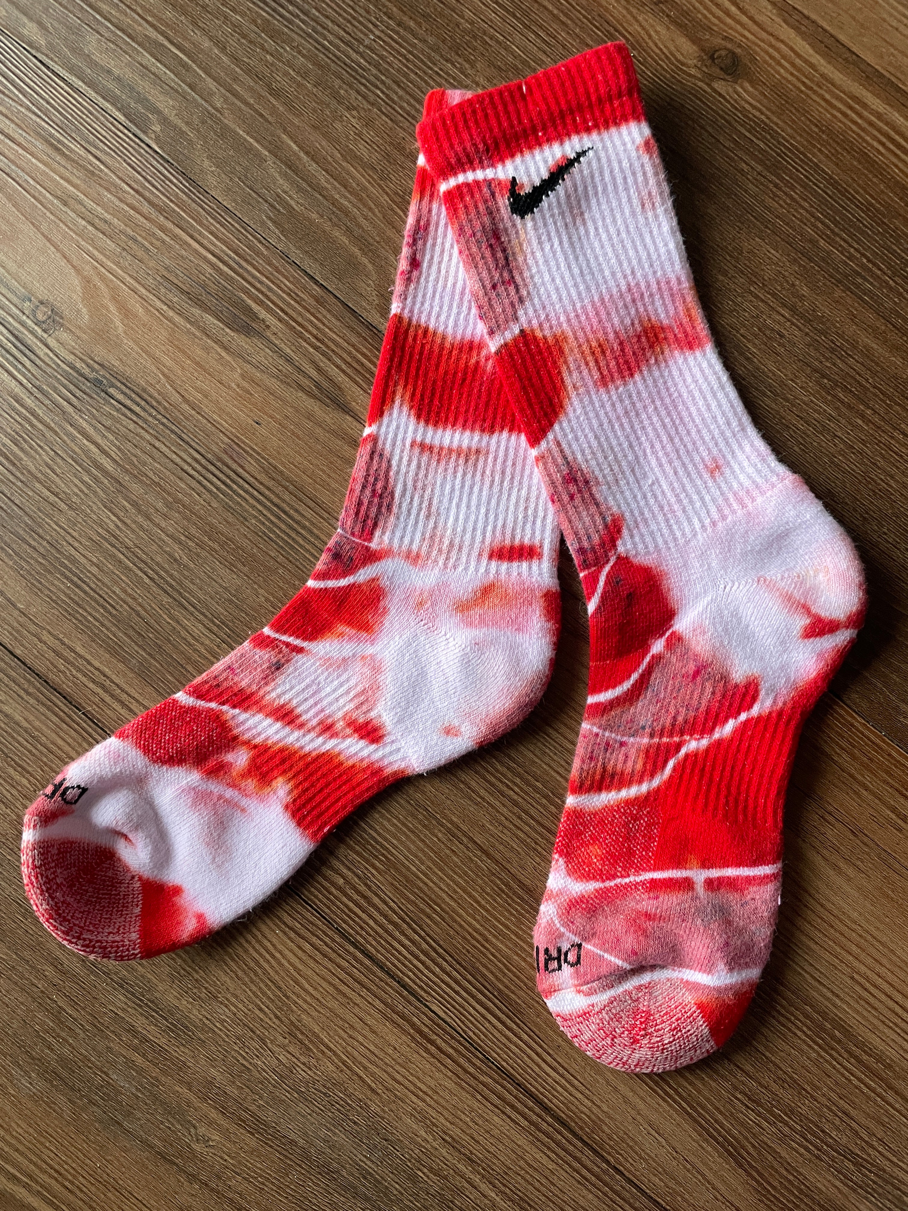 Red and Pink Tie Dye Nike Dri-FIT Everyday Plus Training Socks - Size Medium (Men's 6-8/Women's 7-10)