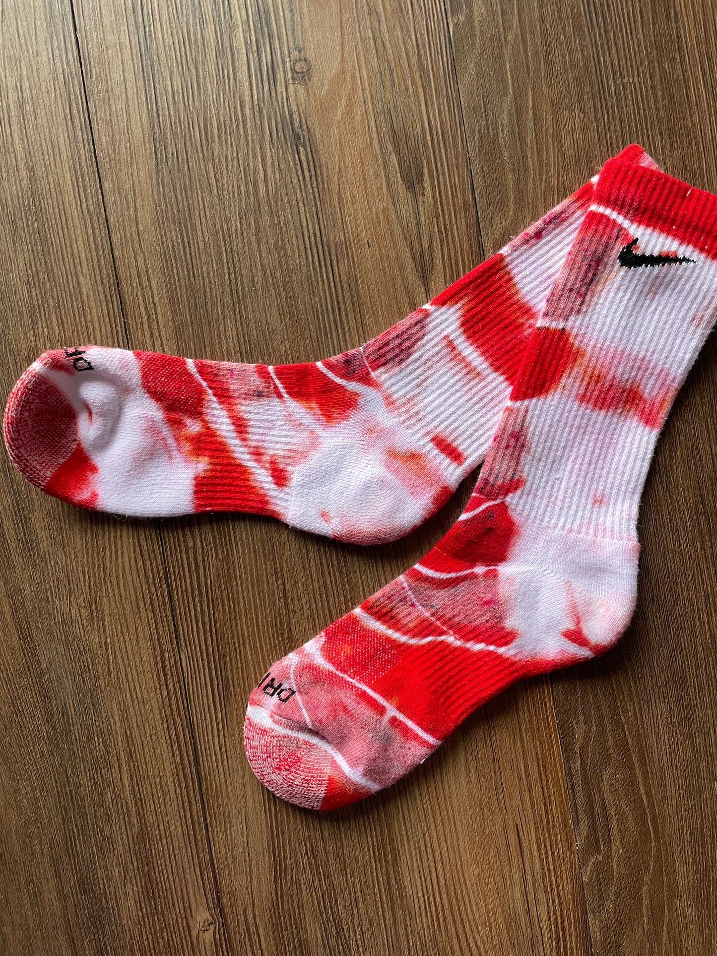 Red and Pink Tie Dye Nike Dri-FIT Everyday Plus Training Socks - Size Medium (Men's 6-8/Women's 7-10)