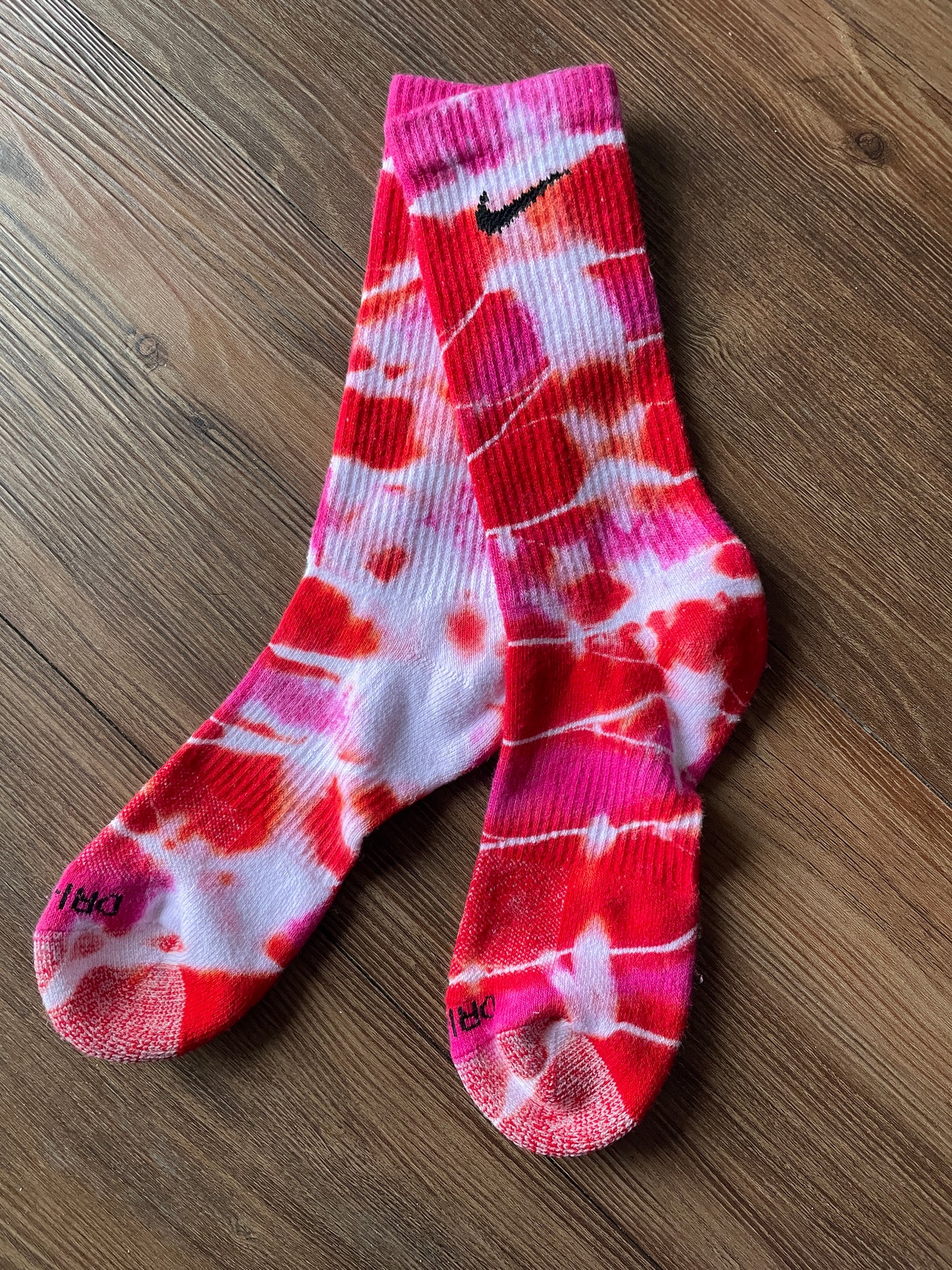 Red and Pink Tie Dye Nike Dri-FIT Everyday Plus Training Socks - Size Medium (Men's 6-8/Women's 7-10)