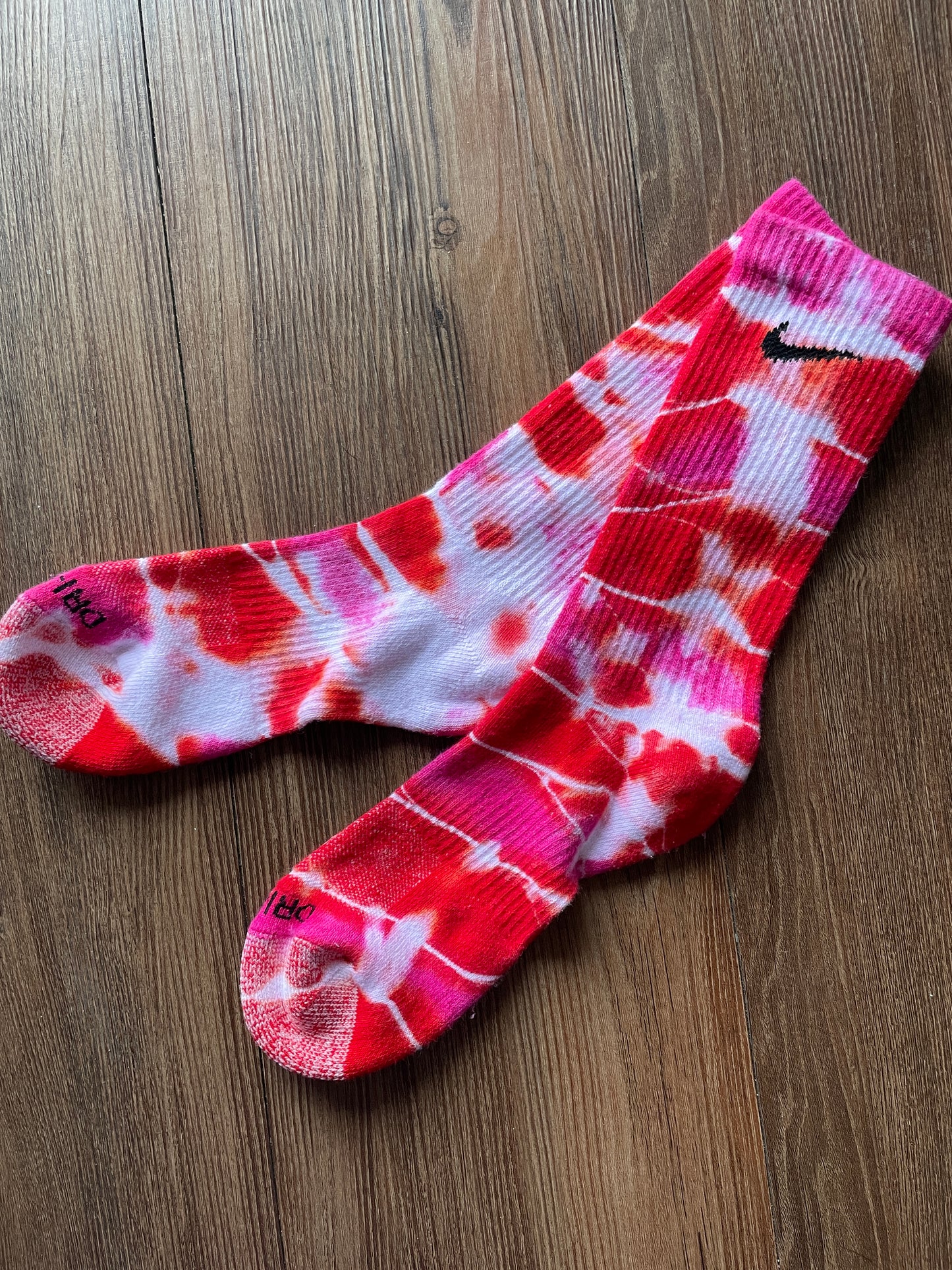 Red and Pink Tie Dye Nike Dri-FIT Everyday Plus Training Socks - Size Medium (Men's 6-8/Women's 7-10)