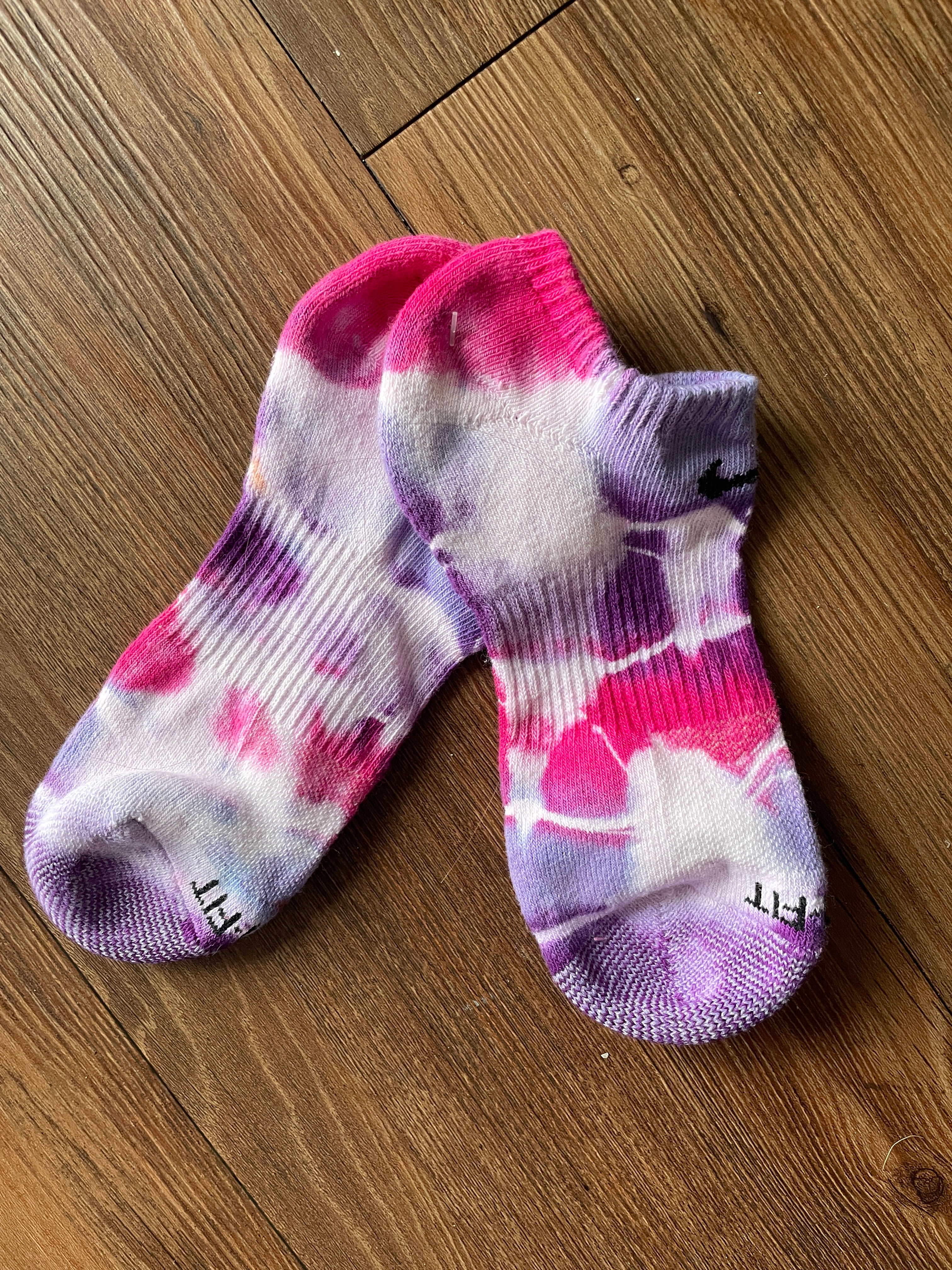Pink, Pastel Purple, and White Tie Dye Nike Dri-FIT Everyday Plus Ankle Socks - Size Medium (Men's 6-8/Women's 7-10)