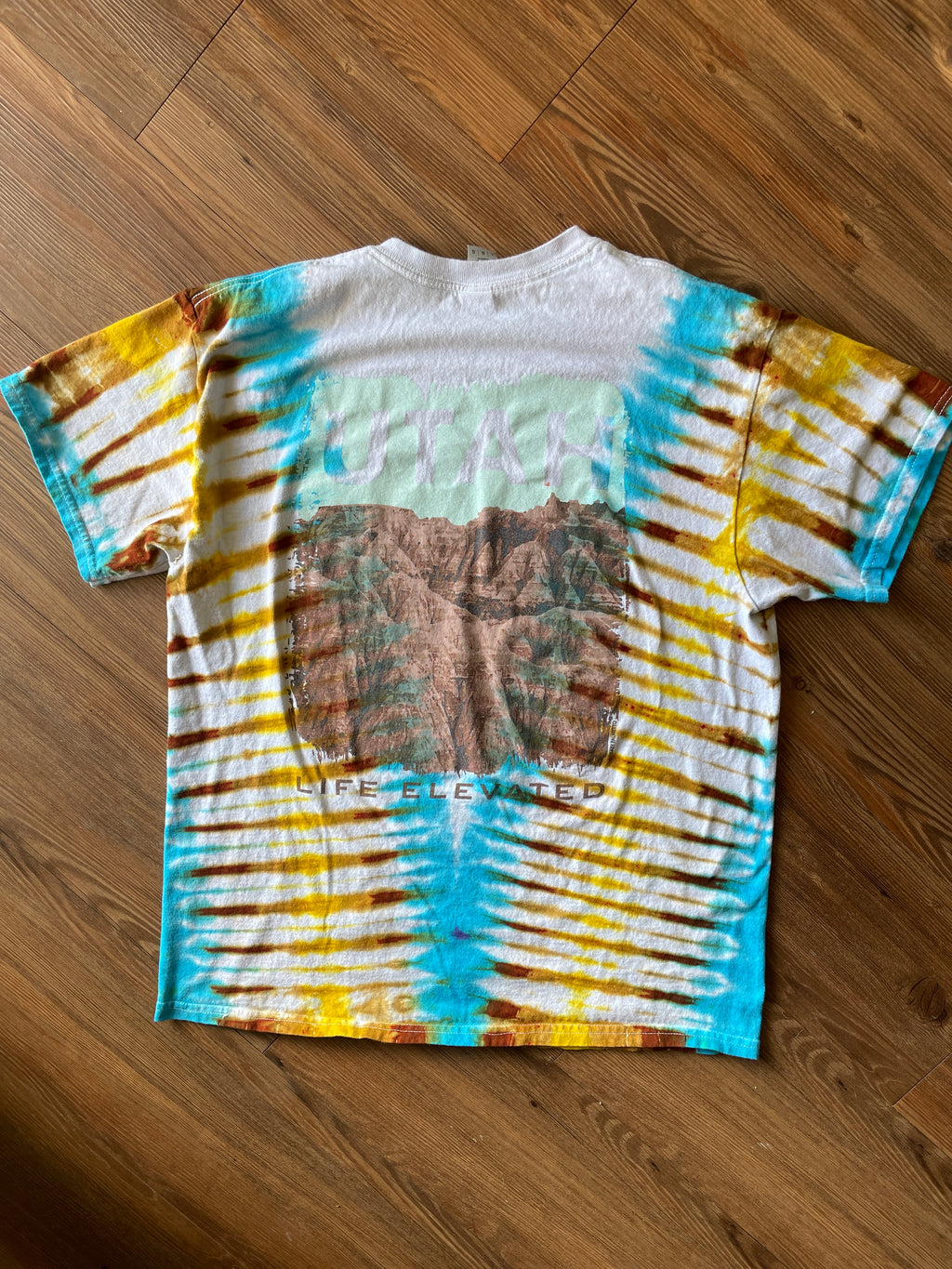 LARGE Men’s Utah Desert Doublesided Handmade Tie Dye T-Shirt | One-Of-a-Kind White, Blue, and Brown PleatedShort Sleeve