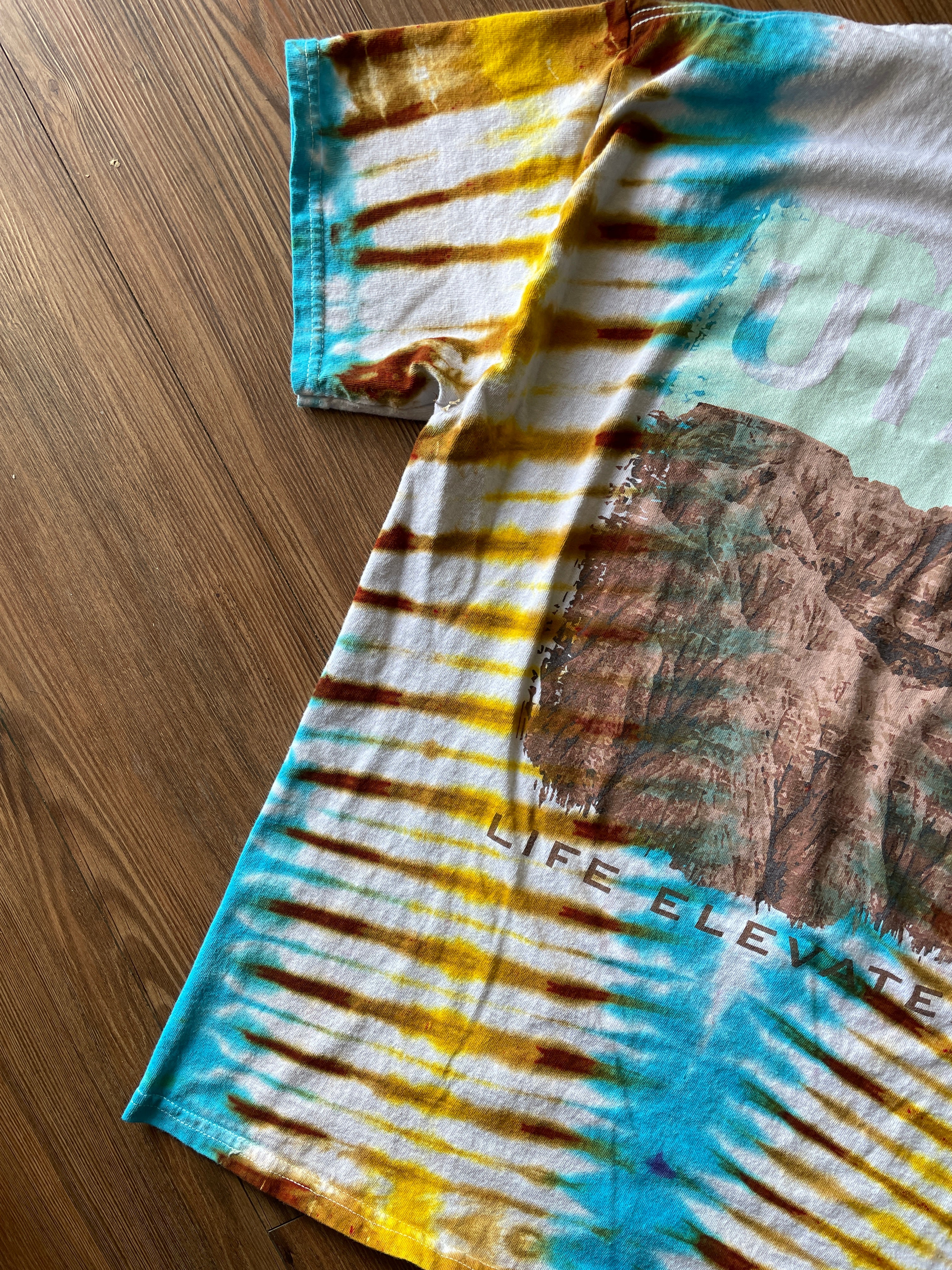 LARGE Men’s Utah Desert Doublesided Handmade Tie Dye T-Shirt | One-Of-a-Kind White, Blue, and Brown PleatedShort Sleeve