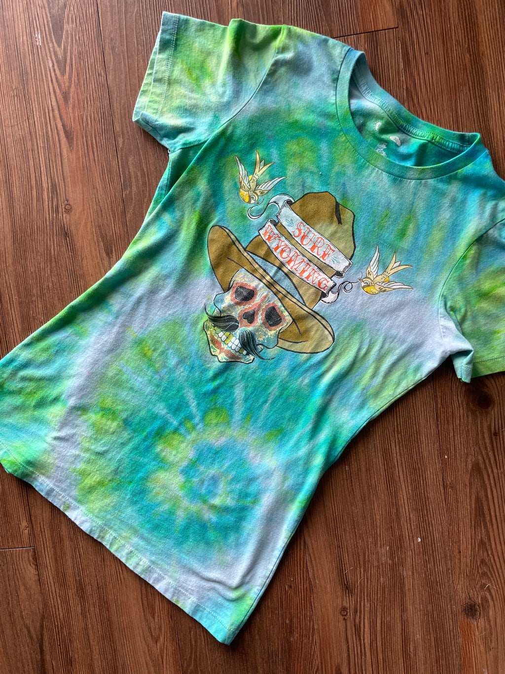 LARGE Women’s Surf Wyoming Dias de Los Muertos Sundance Kid Sugar Skull Handmade Tie Dye T-Shirt | One-Of-a-Kind Pastel Green and Blue Spiral Short Sleeve