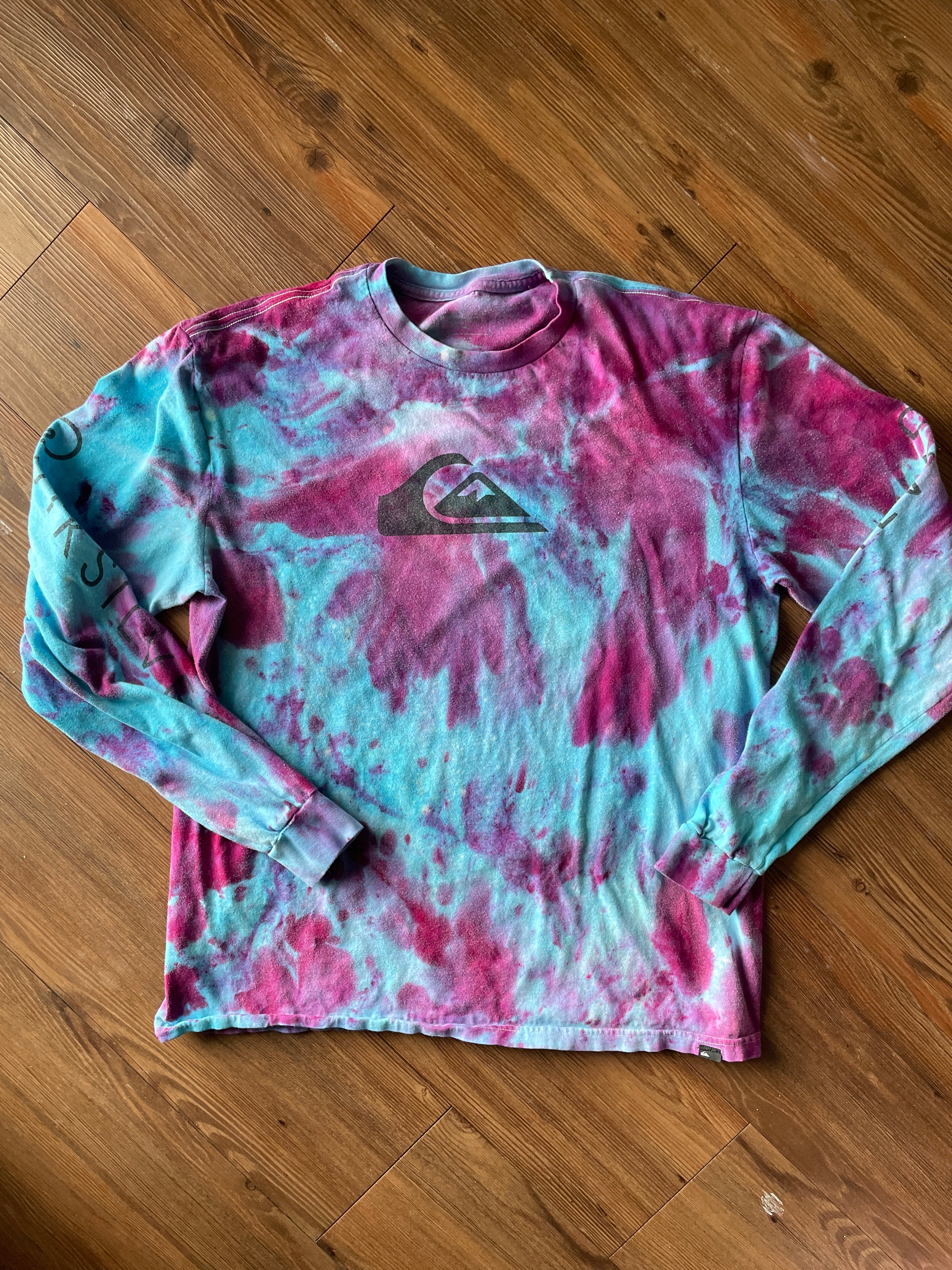 LARGE Men’s Quiksilver Galaxy Handmade Tie Dye T-Shirt | One-Of-a-Kind Blue and Pink Snow Dyed Long Sleeve