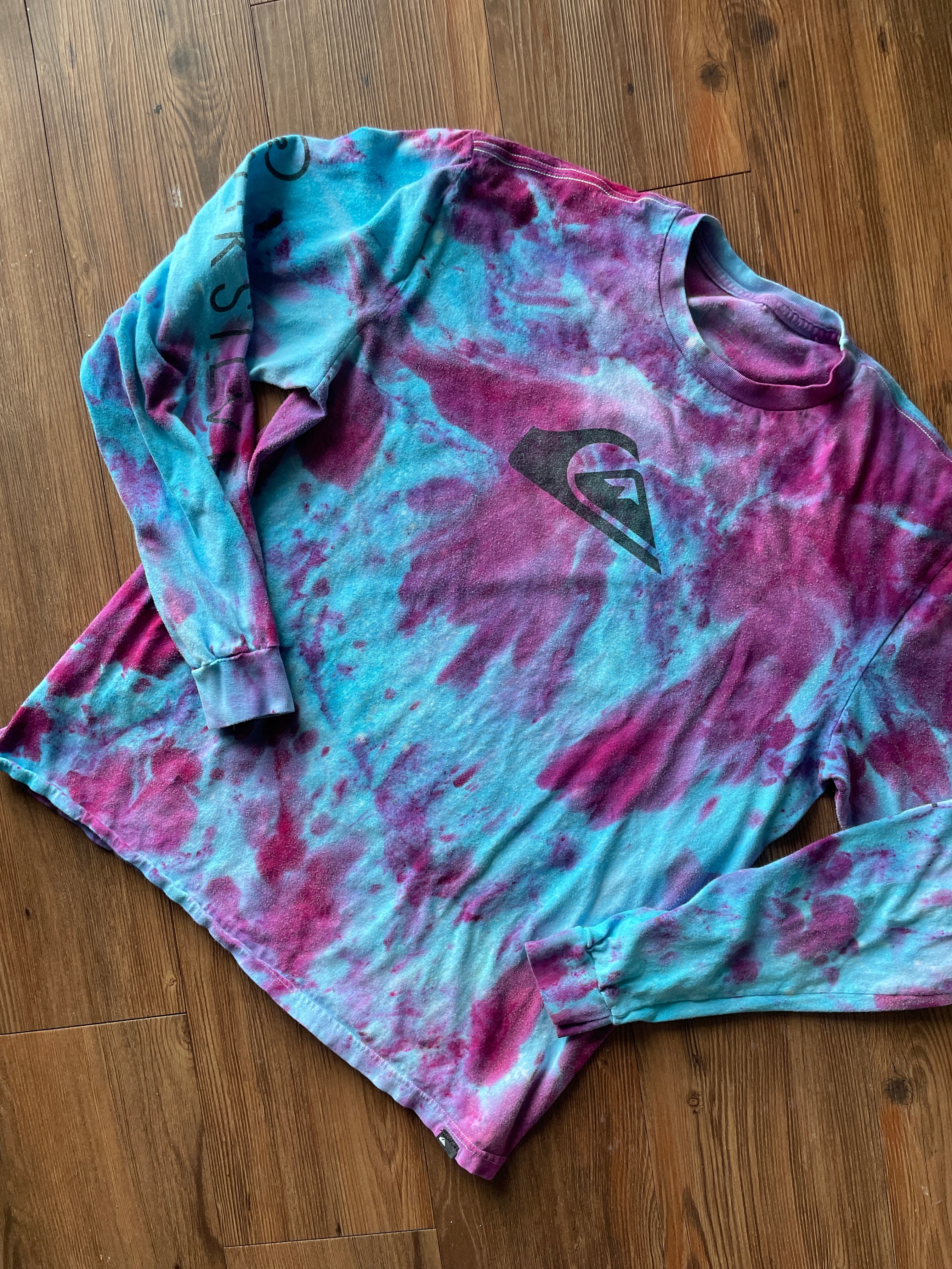 LARGE Men’s Quiksilver Galaxy Handmade Tie Dye T-Shirt | One-Of-a-Kind Blue and Pink Snow Dyed Long Sleeve