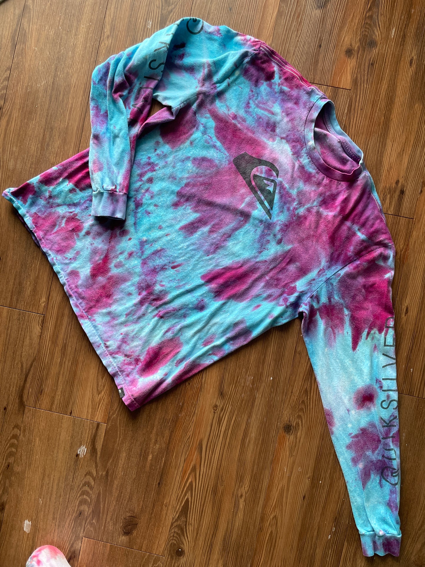 LARGE Men’s Quiksilver Galaxy Handmade Tie Dye T-Shirt | One-Of-a-Kind Blue and Pink Snow Dyed Long Sleeve
