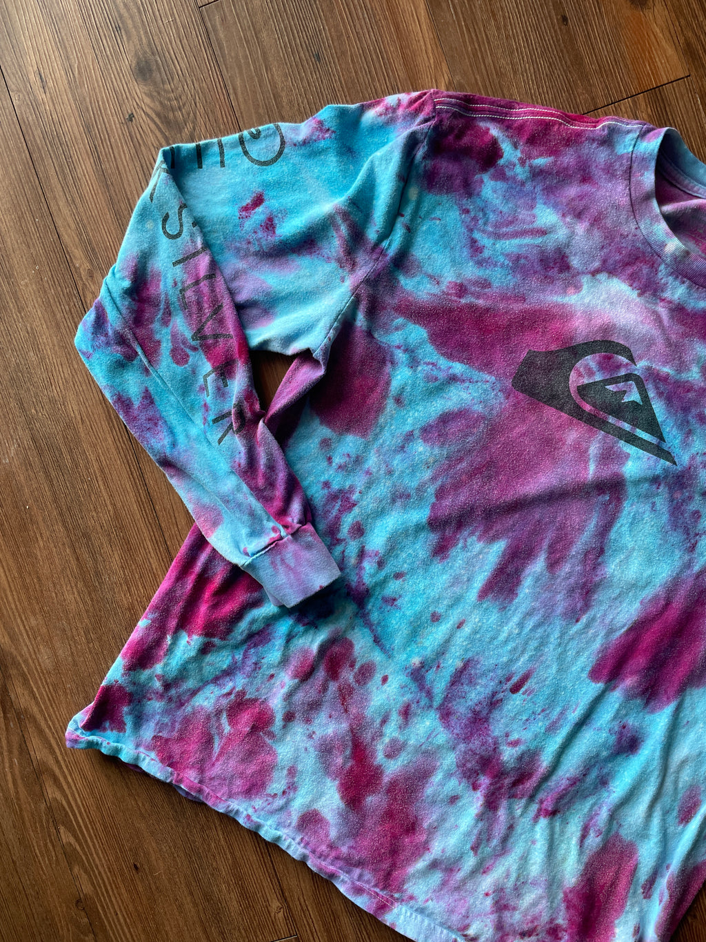 LARGE Men’s Quiksilver Galaxy Handmade Tie Dye T-Shirt | One-Of-a-Kind Blue and Pink Snow Dyed Long Sleeve
