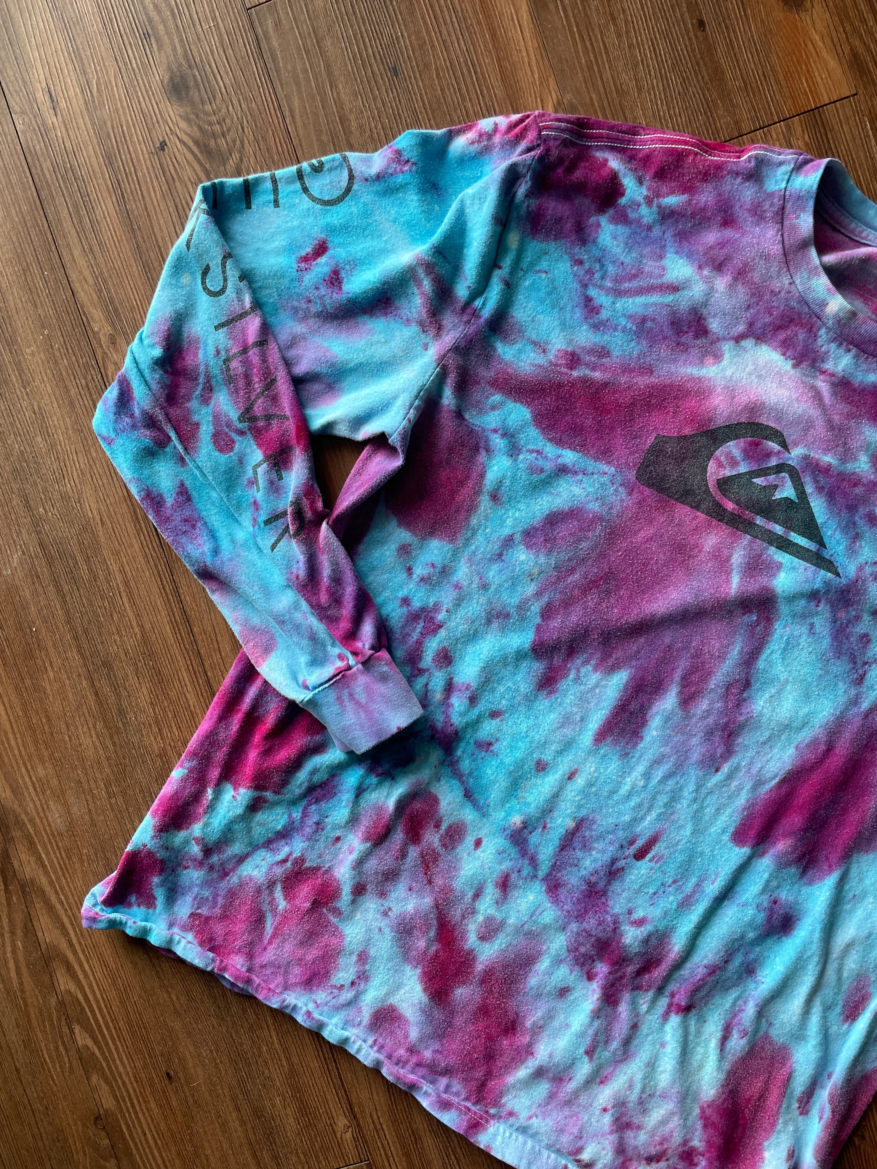 LARGE Men’s Quiksilver Galaxy Handmade Tie Dye T-Shirt | One-Of-a-Kind Blue and Pink Snow Dyed Long Sleeve