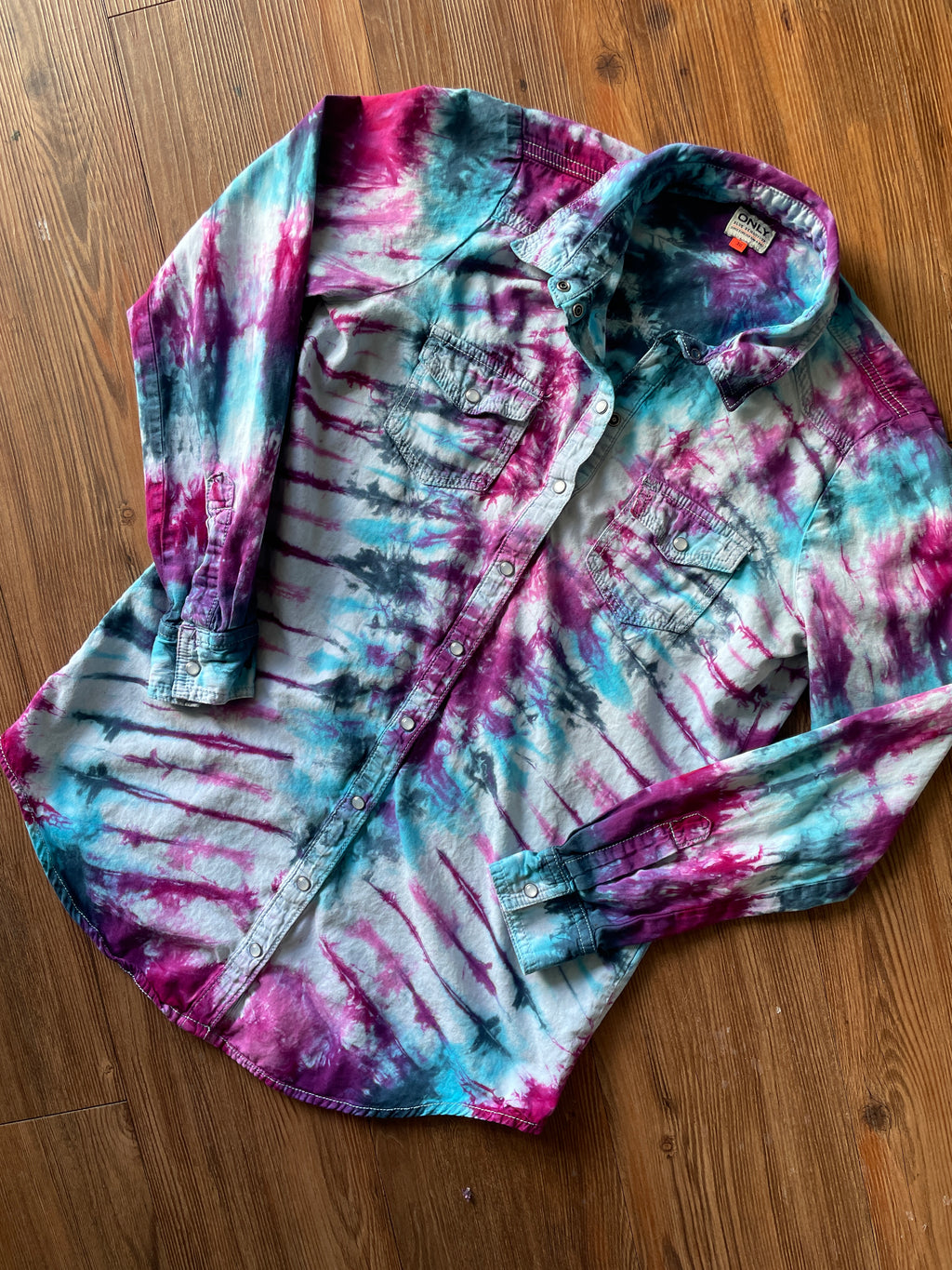 MEDIUM Women’s Handmade Tie Dye Chambray Pearl Snap Shirt | One-Of-a-Kind Blue, Purple, and Pink Pleated Long Sleeve