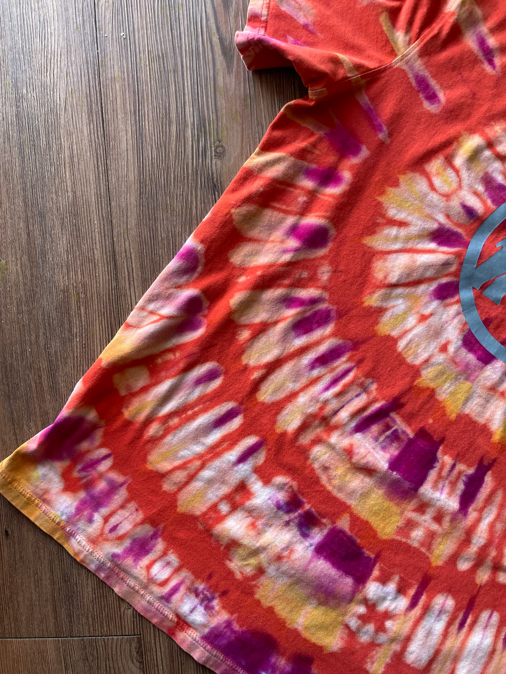 XL Men’s Mammut Handmade Tie Dye T-Shirt | One-Of-a-Kind Orange and Pink Pleated Short Sleeve