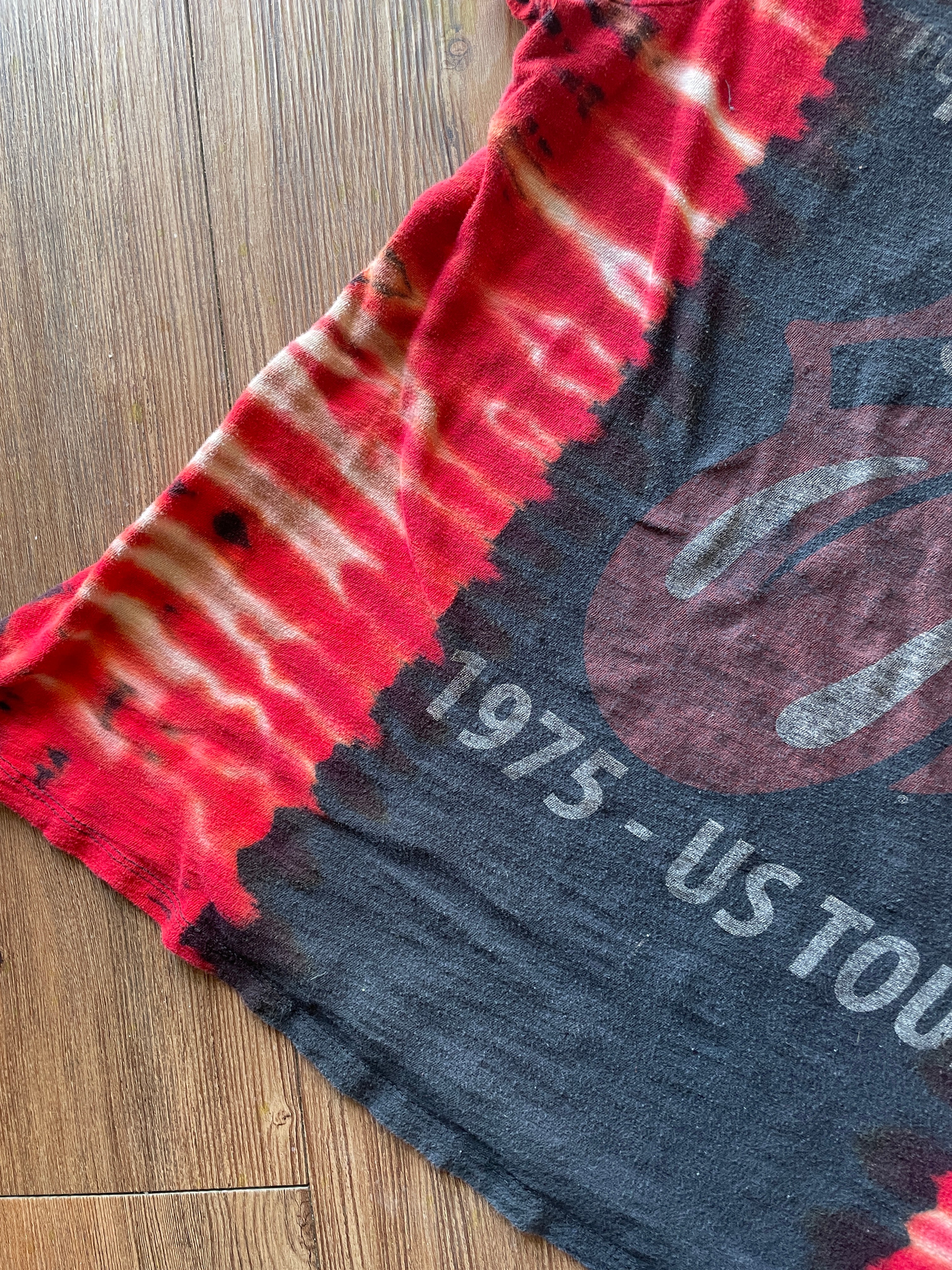 2XL Women’s Rolling Stones Hot Lips Handmade Tie Dye T-Shirt | One-Of-a-Kind Red and Black Pleated Short Sleeve