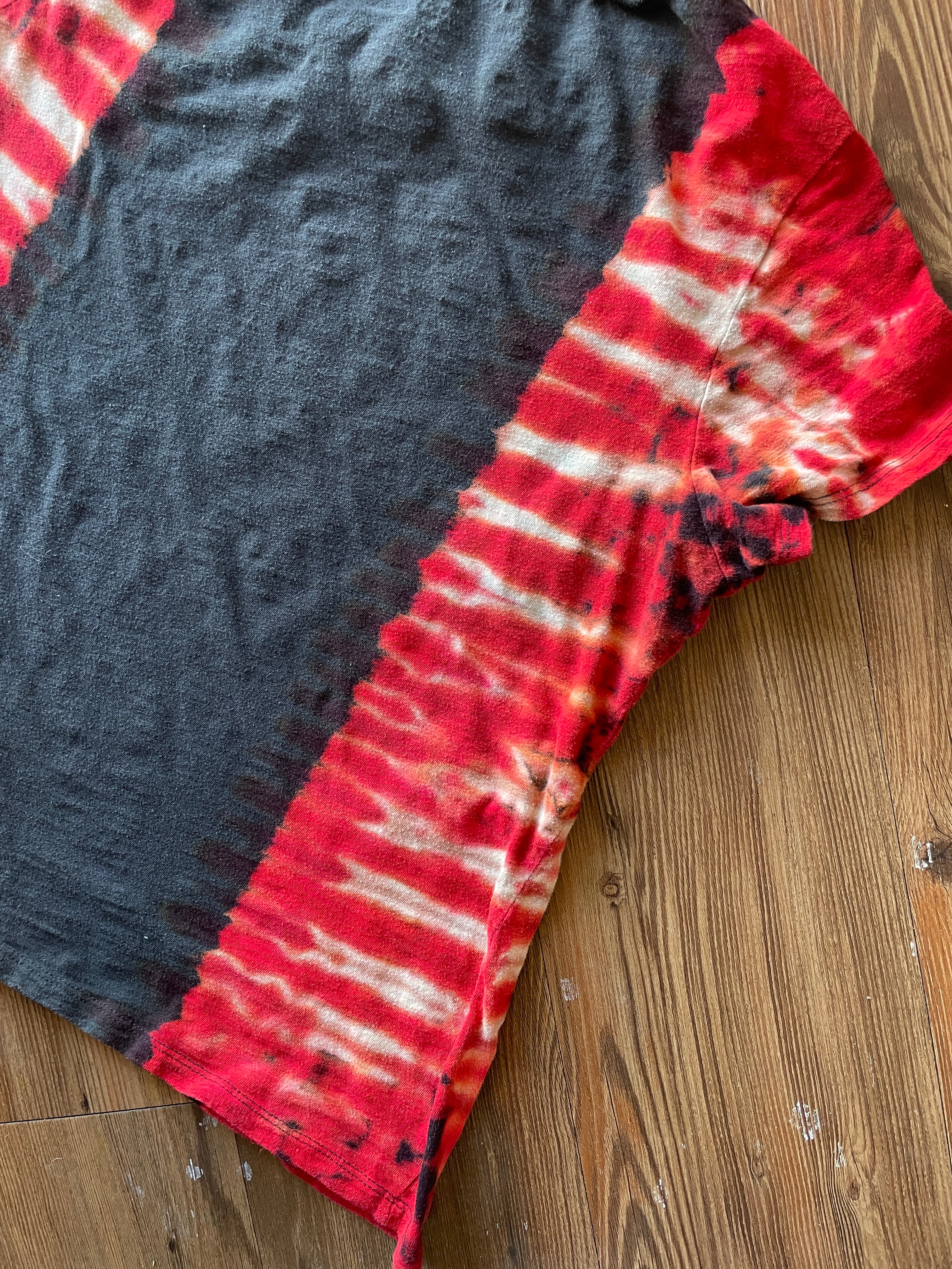 2XL Women’s Rolling Stones Hot Lips Handmade Tie Dye T-Shirt | One-Of-a-Kind Red and Black Pleated Short Sleeve