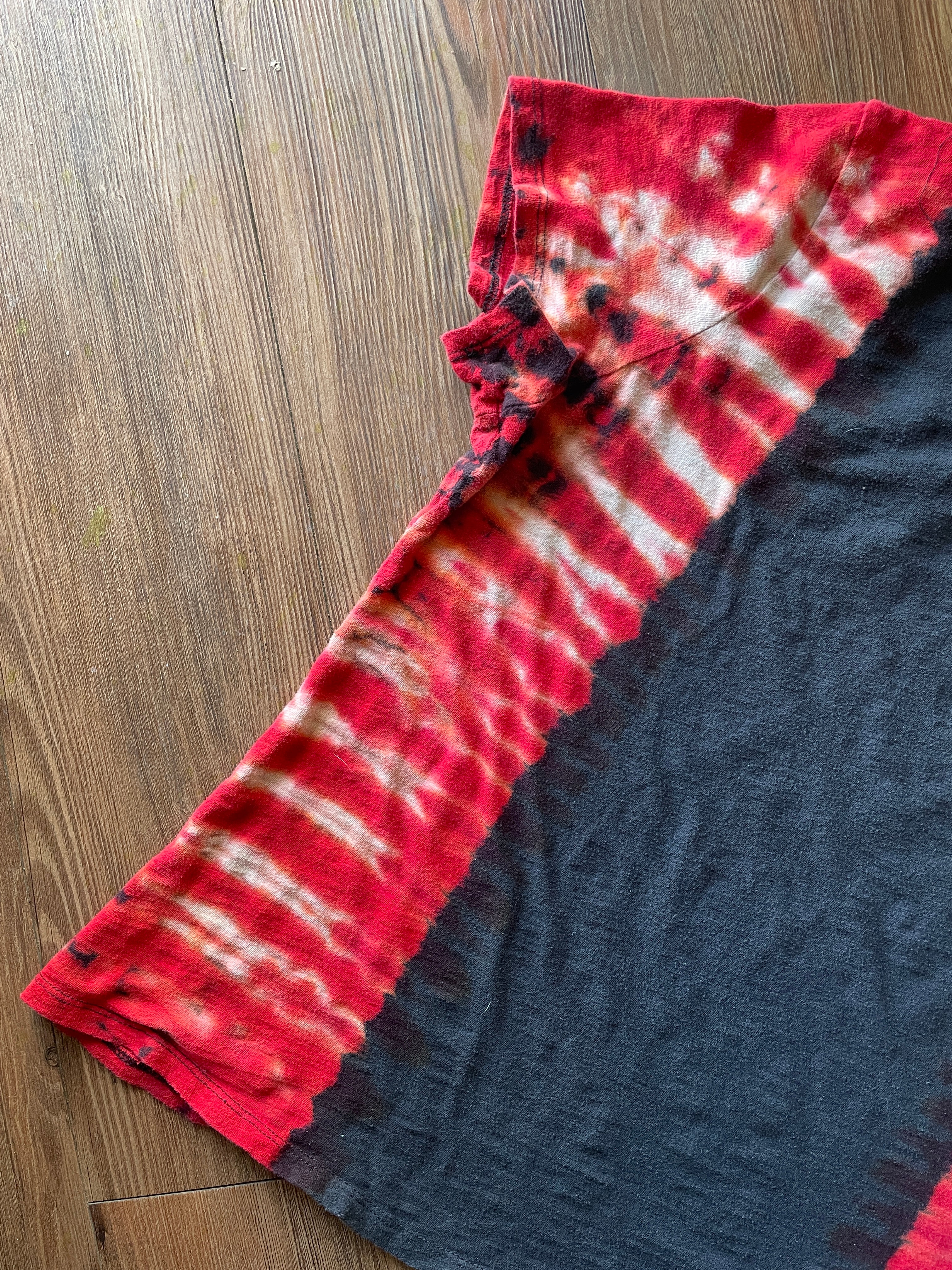 2XL Women’s Rolling Stones Hot Lips Handmade Tie Dye T-Shirt | One-Of-a-Kind Red and Black Pleated Short Sleeve