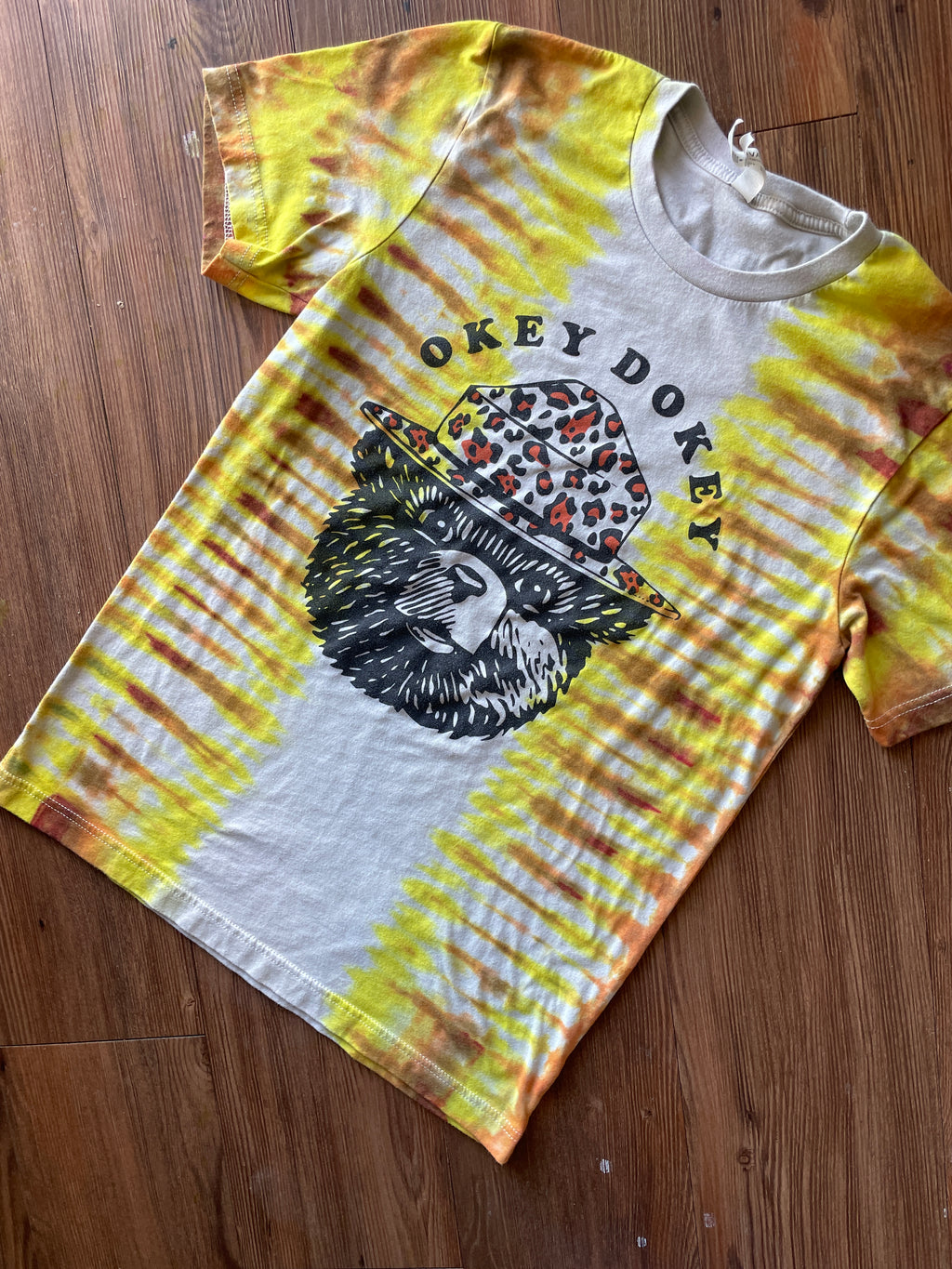 MEDIUM Men’s Okey Dokey Smokey Handmade Tie Dye T-Shirt | One-Of-a-Kind White and Yellow Short Sleeve