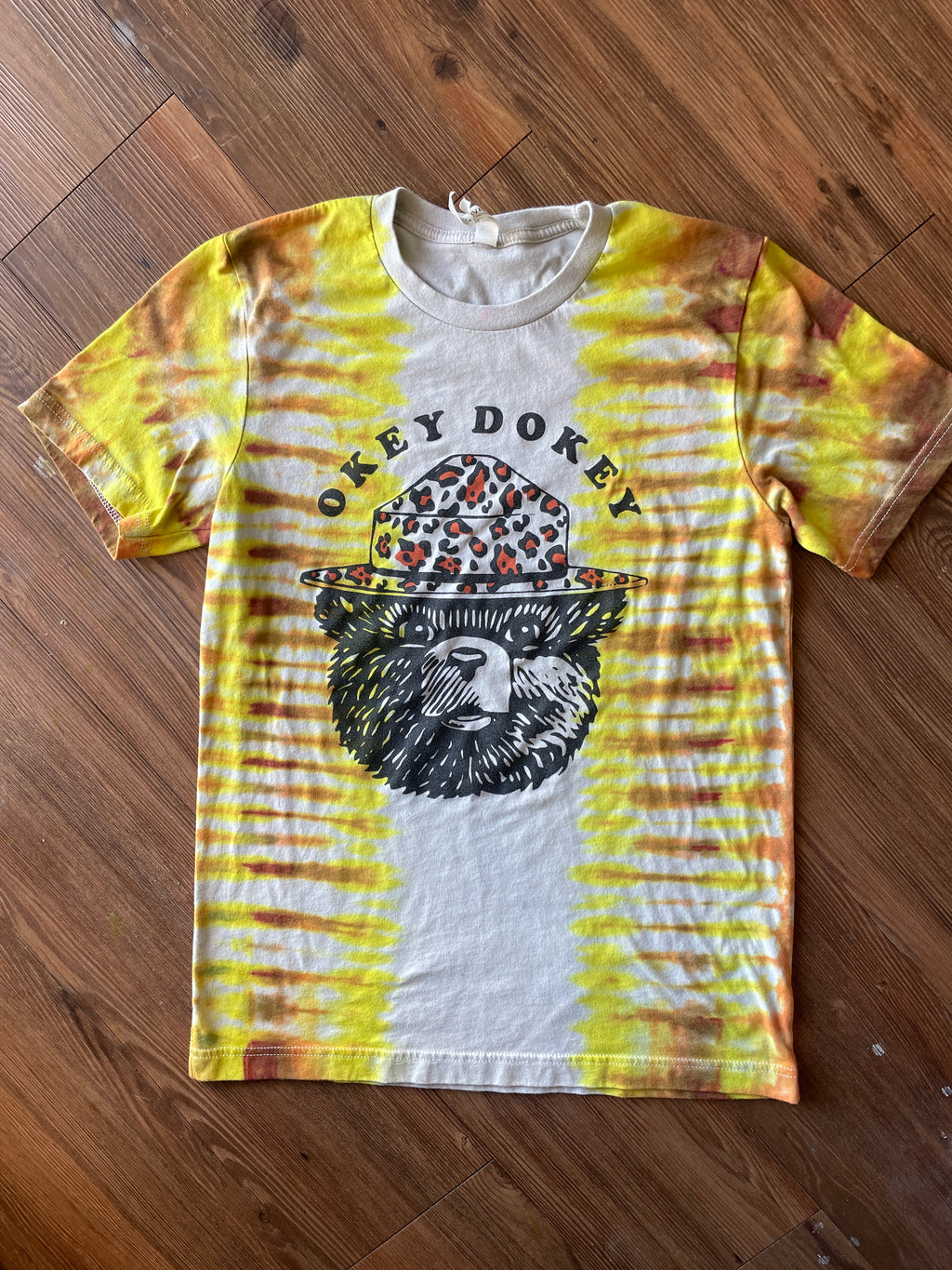 MEDIUM Men’s Okey Dokey Smokey Handmade Tie Dye T-Shirt | One-Of-a-Kind White and Yellow Short Sleeve