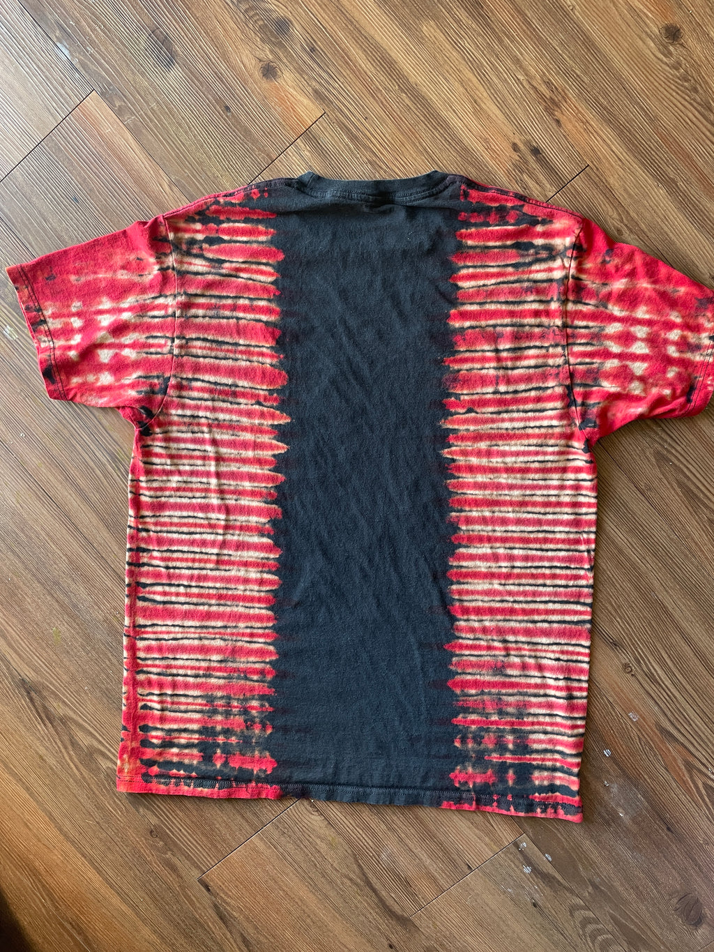 LARGE Men’s Selena Red Roses Handmade Tie Dye T-Shirt | One-Of-a-Kind Black and Red Short Sleeve