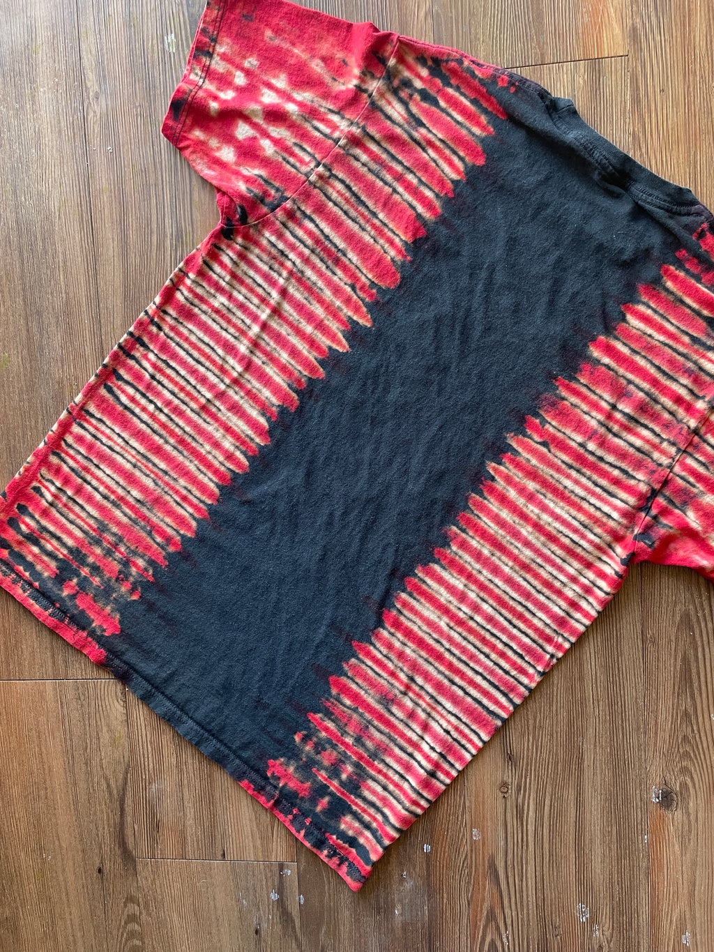 LARGE Men’s Selena Red Roses Handmade Tie Dye T-Shirt | One-Of-a-Kind Black and Red Short Sleeve