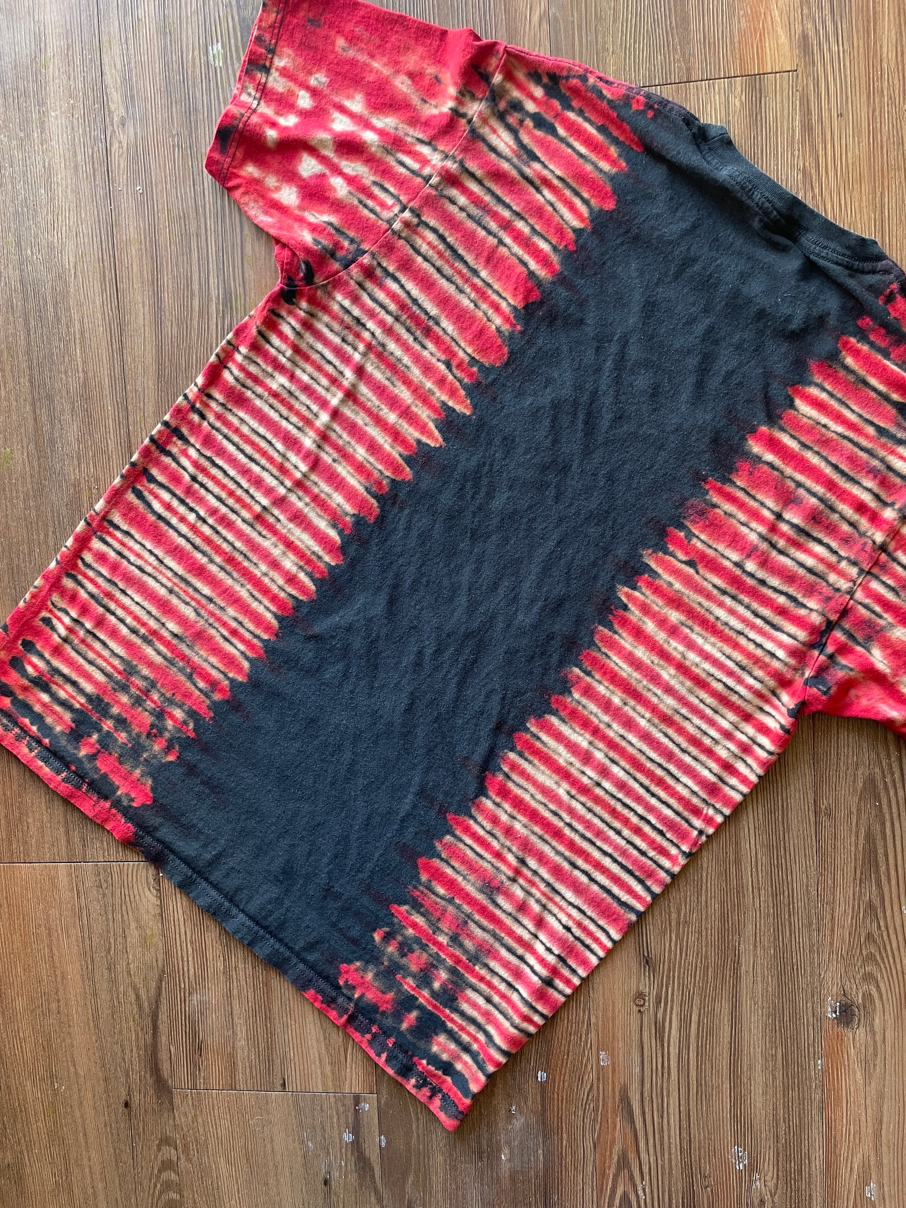 LARGE Men’s Selena Red Roses Handmade Tie Dye T-Shirt | One-Of-a-Kind Black and Red Short Sleeve