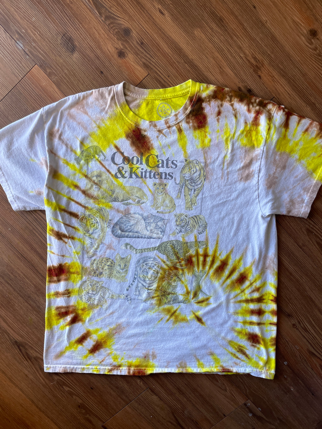 XL Men’s Cool Cats & Kittens Handmade Tie Dye T-Shirt | One-Of-a-Kind Yellow and White Spiral Short Sleeve