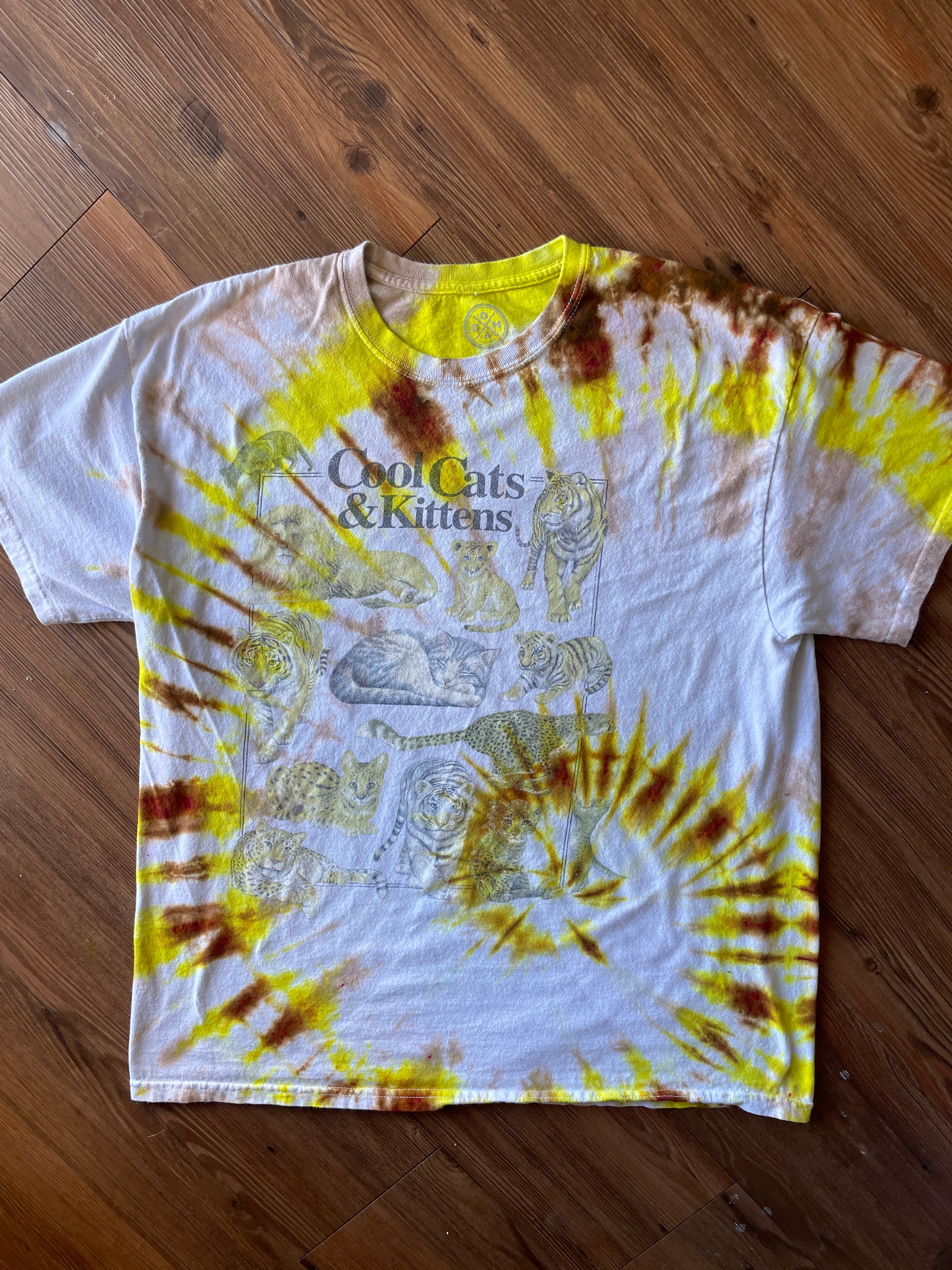 XL Men’s Cool Cats & Kittens Handmade Tie Dye T-Shirt | One-Of-a-Kind Yellow and White Spiral Short Sleeve